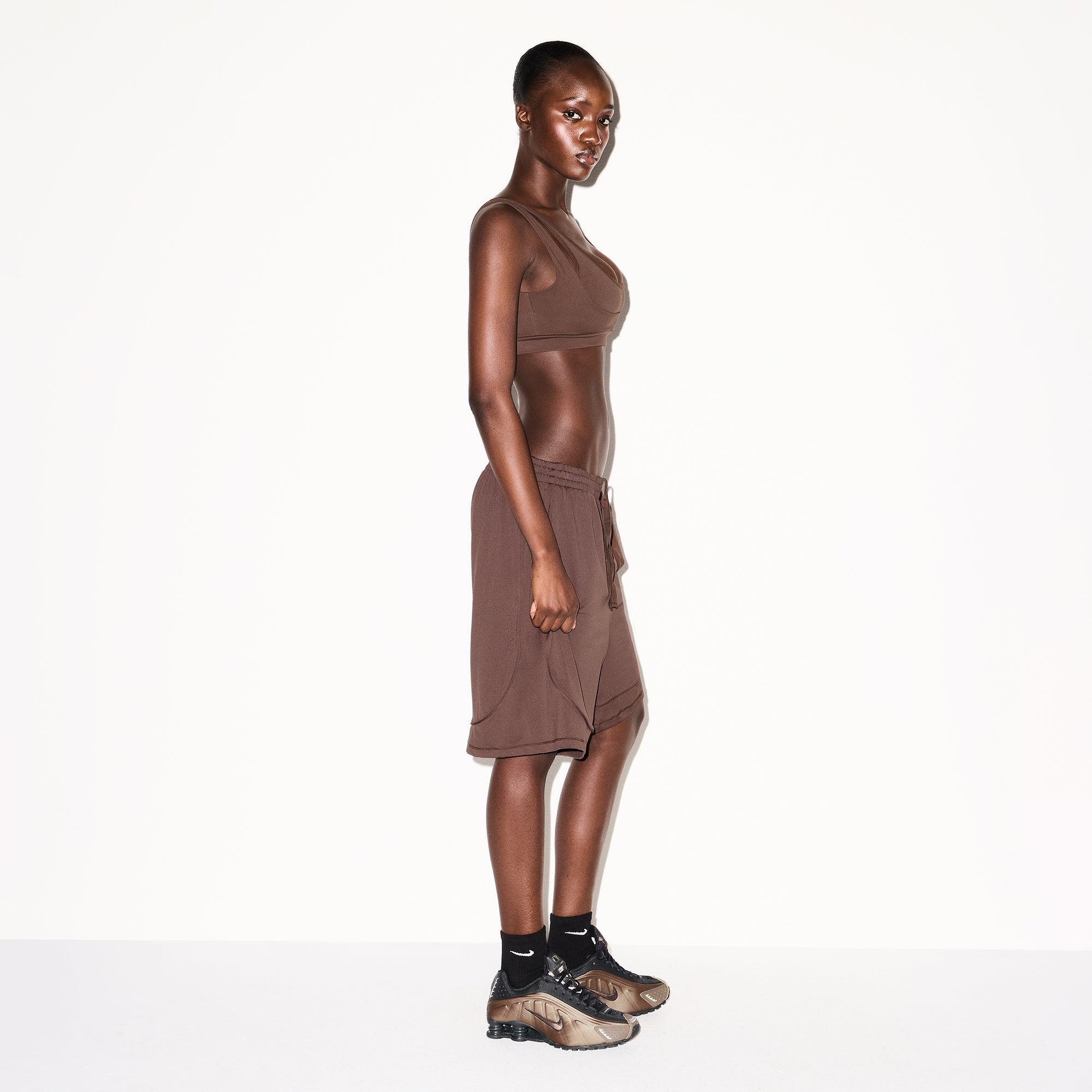 NikeSKIMS AIRY RELAXED SHORT | DARK SEPIA - Sneaker Türkiye