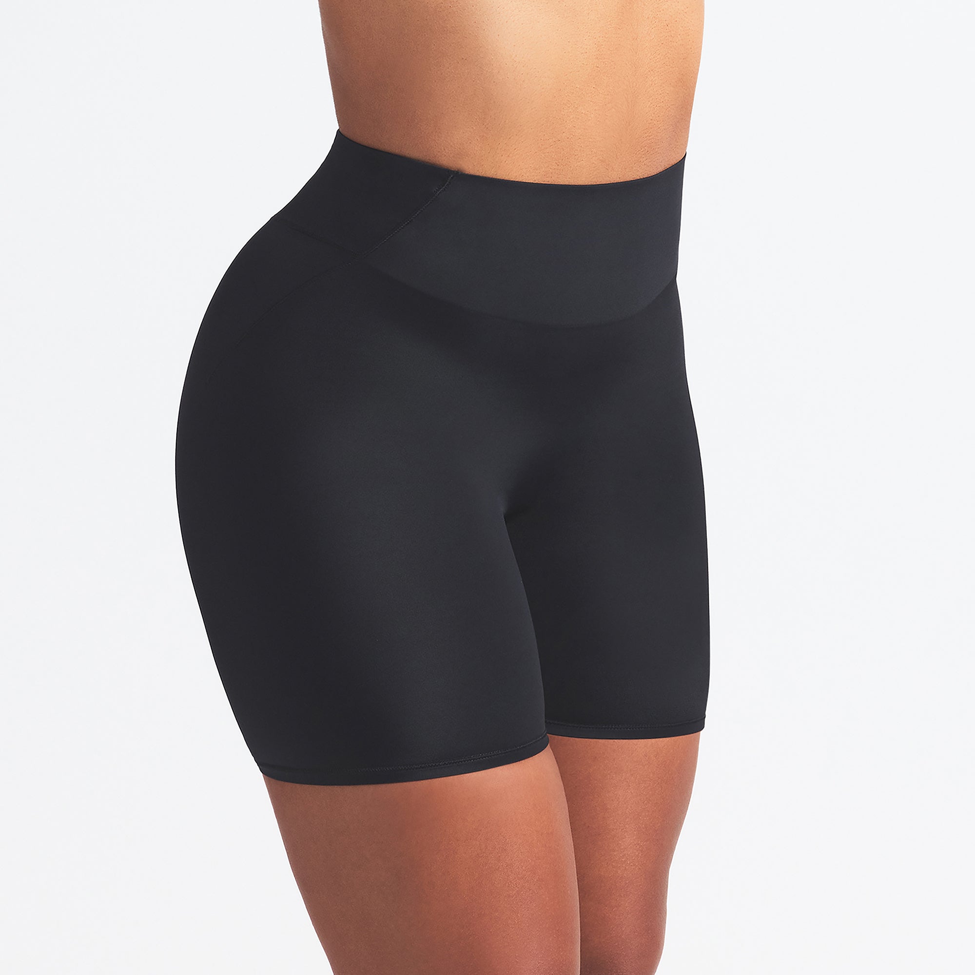 NikeSKIMS SHINE BONDED WAIST 5″ BIKER SHORT | OBSIDIAN - Sneaker Türkiye