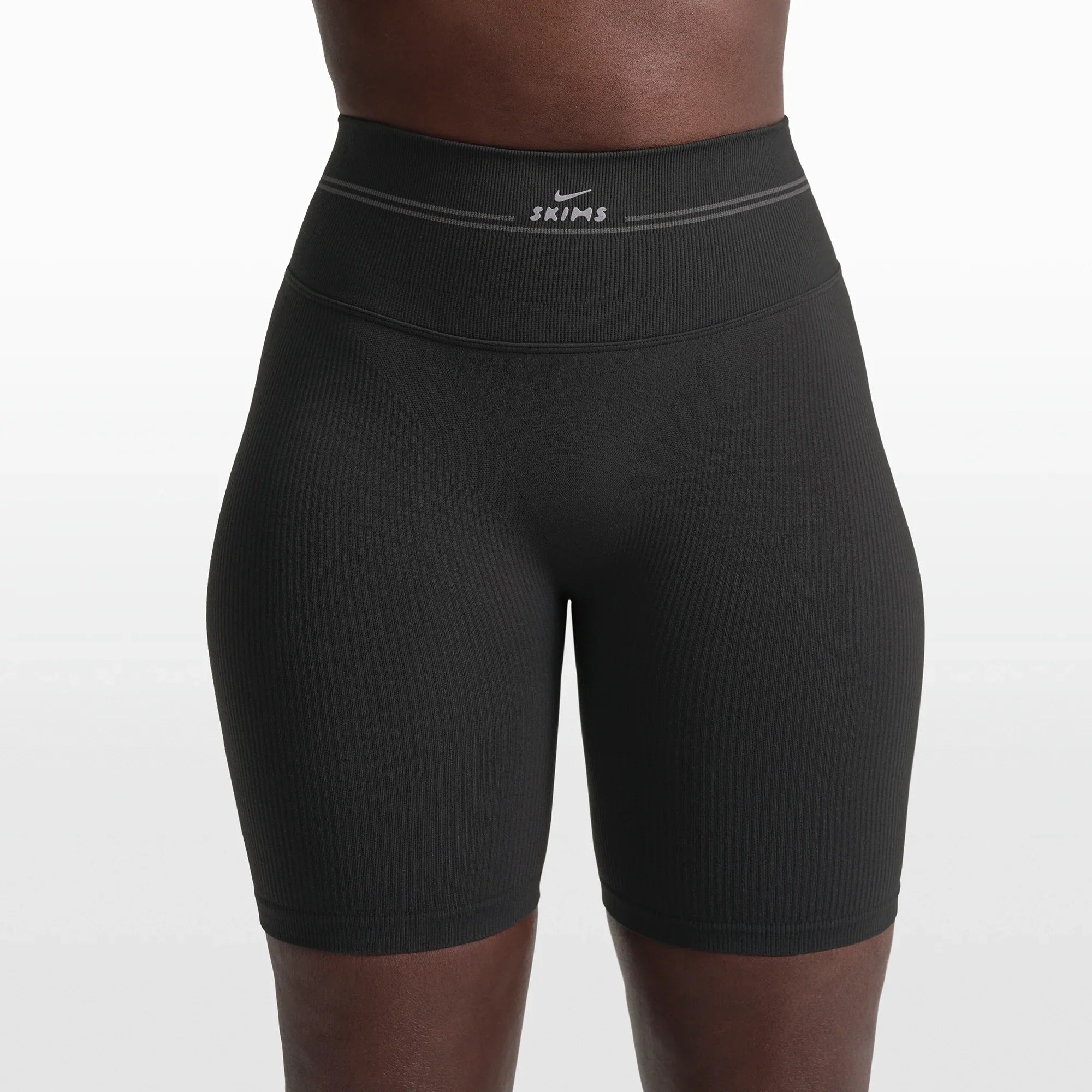 NikeSKIMS RIBBED SEAMLESS 5″ BIKER SHORT | OBSIDIAN - Sneaker Türkiye