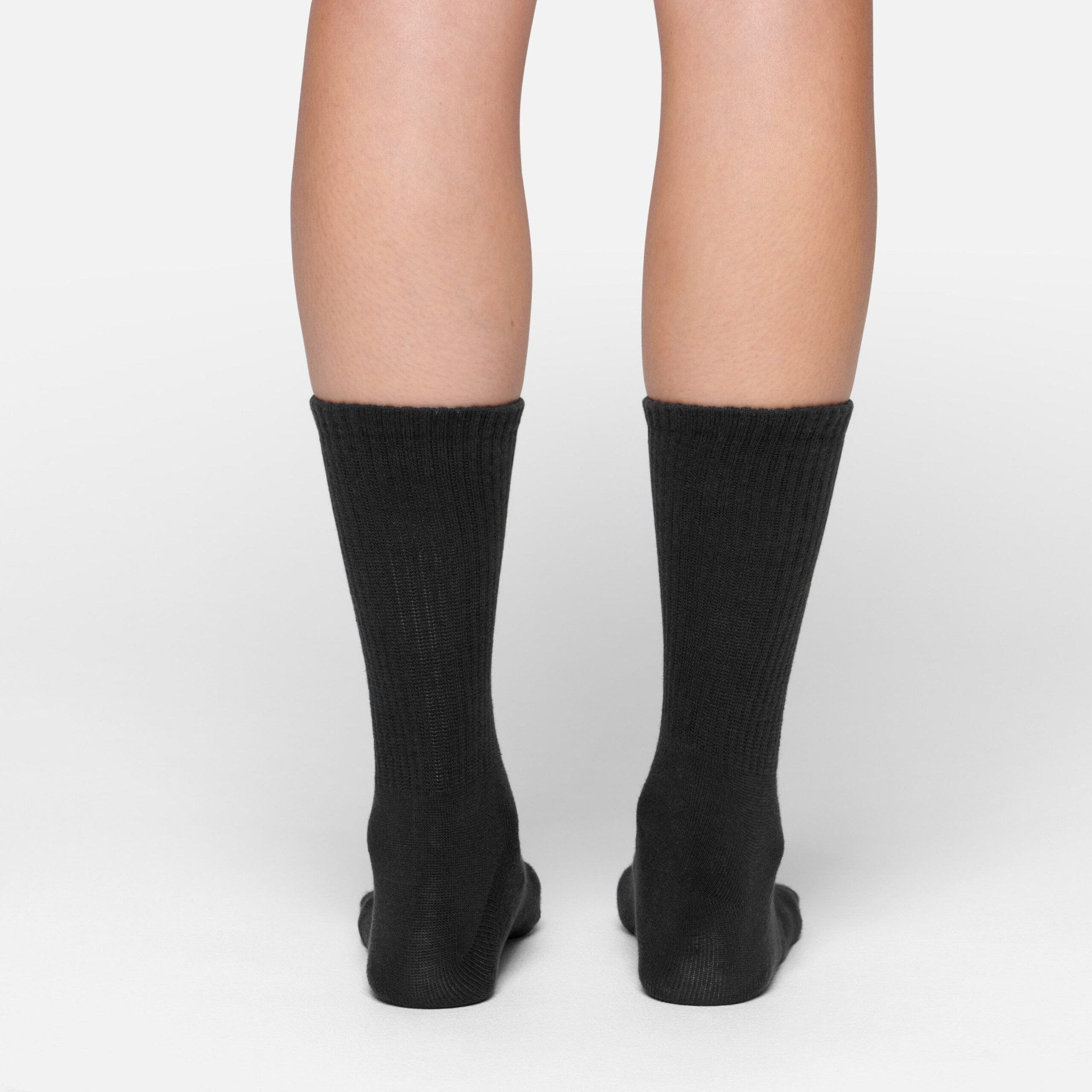 SKIMS RIBBED CREW SOCK | SOOT - Sneaker Türkiye