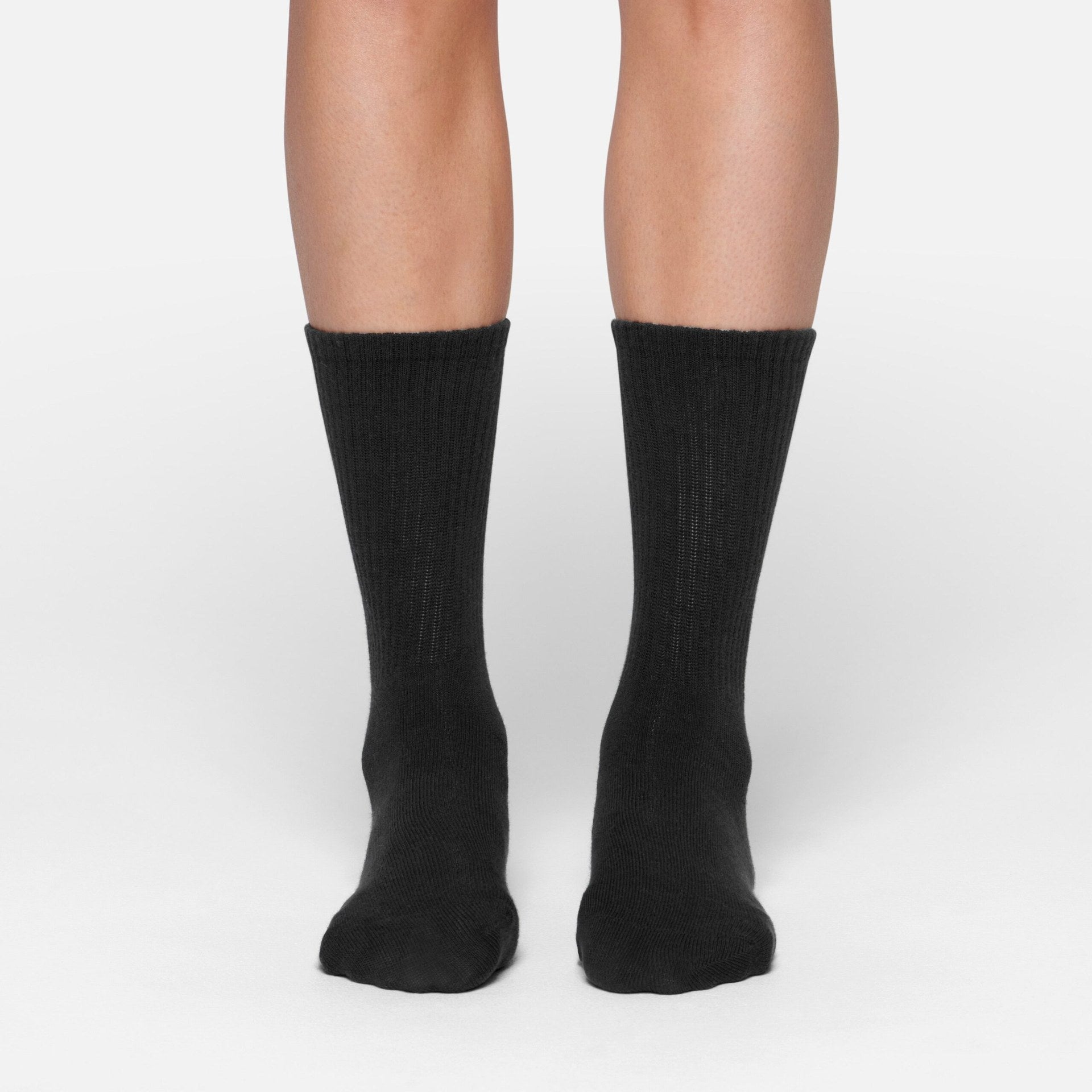 SKIMS RIBBED CREW SOCK | SOOT - Sneaker Türkiye
