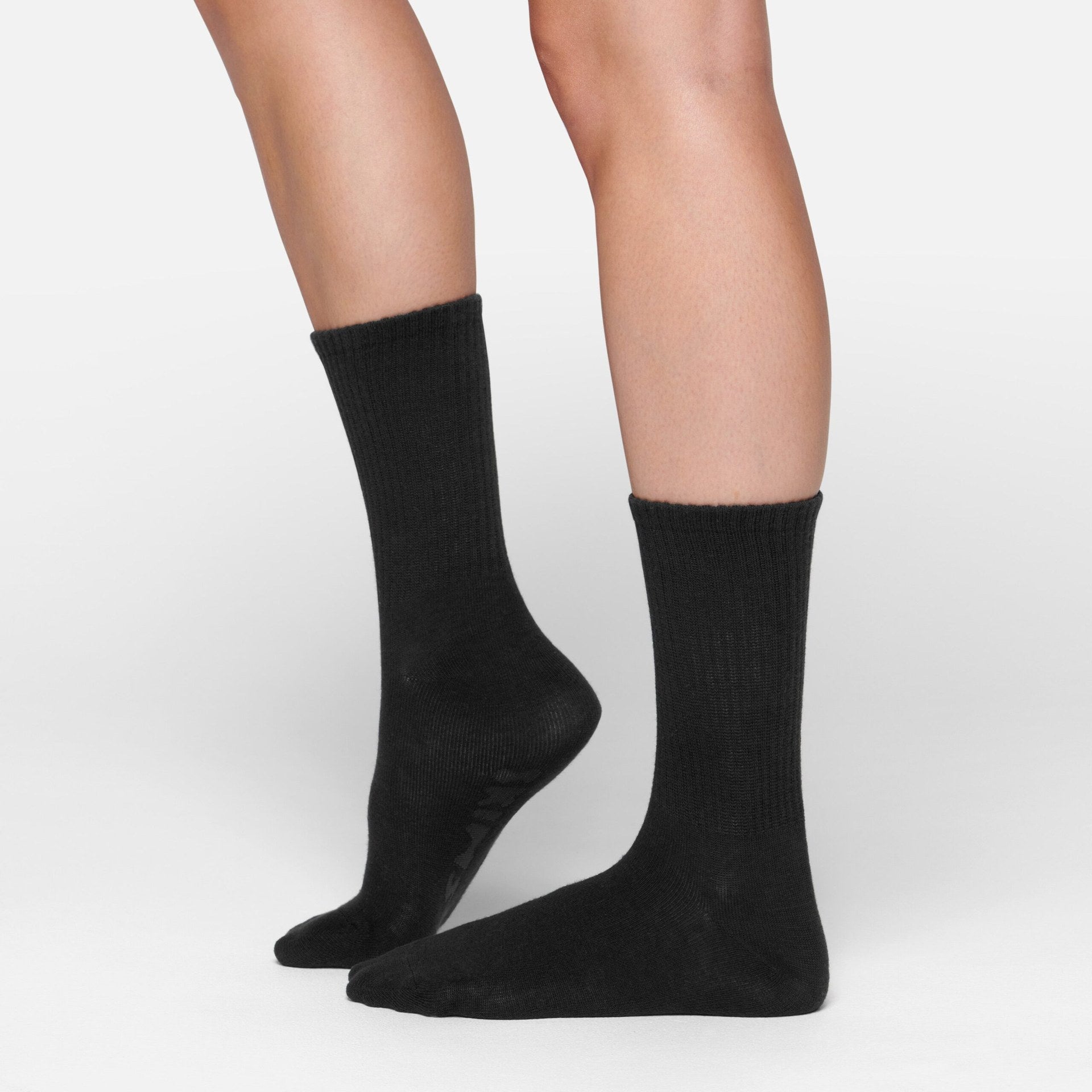 SKIMS RIBBED CREW SOCK | SOOT - Sneaker Türkiye