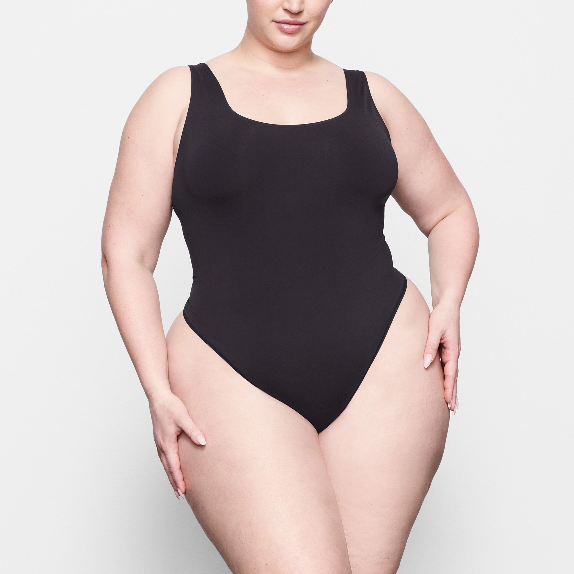 SKIMS SOFT SMOOTHING SEAMLESS THONG BODYSUIT | ONYX - Sneaker Türkiye