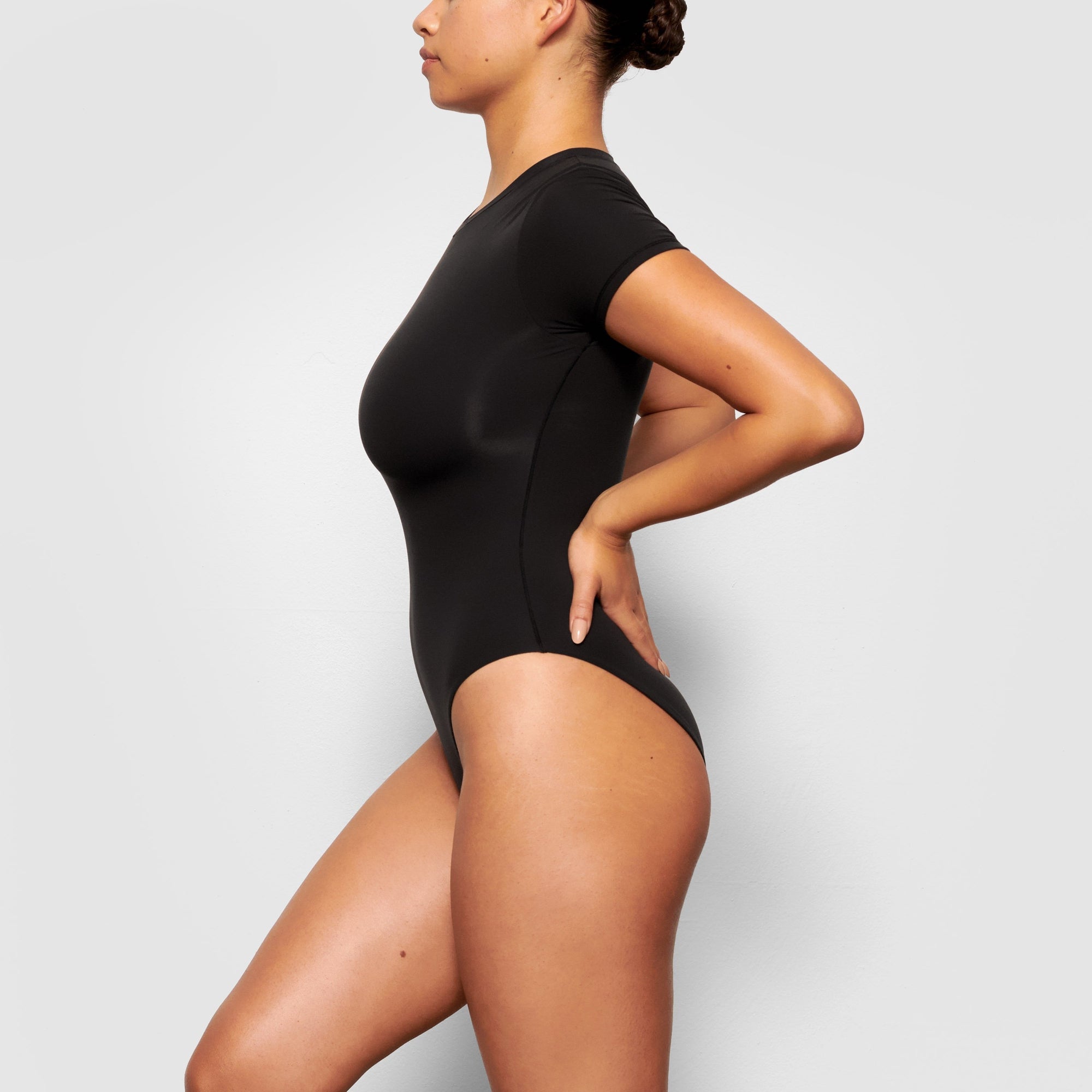 SKIMS FITS EVERYBODY T-SHIRT BODYSUIT | ONYX - Sneaker Türkiye