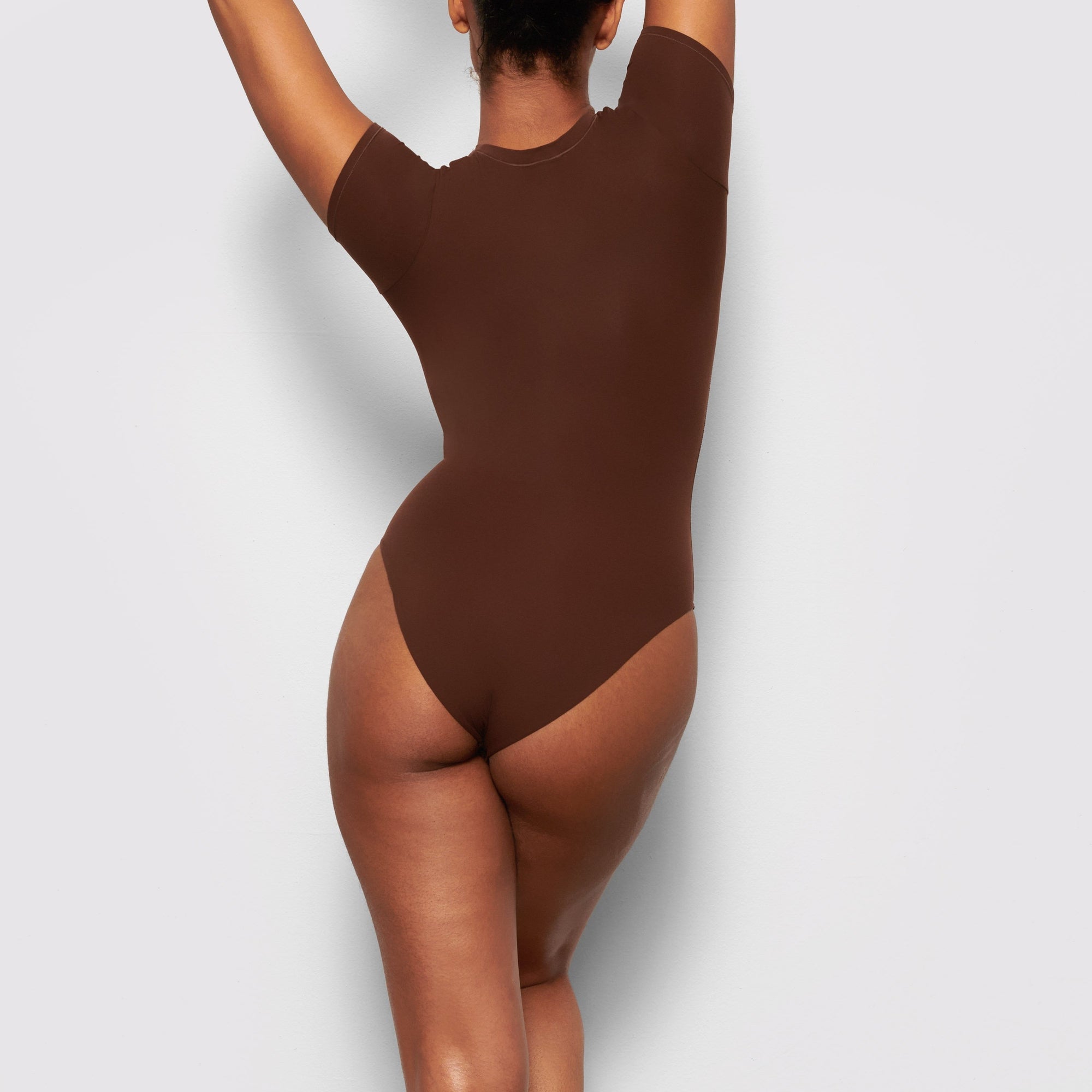 SKIMS FITS EVERYBODY T-SHIRT BODYSUIT | COCOA - Sneaker Türkiye