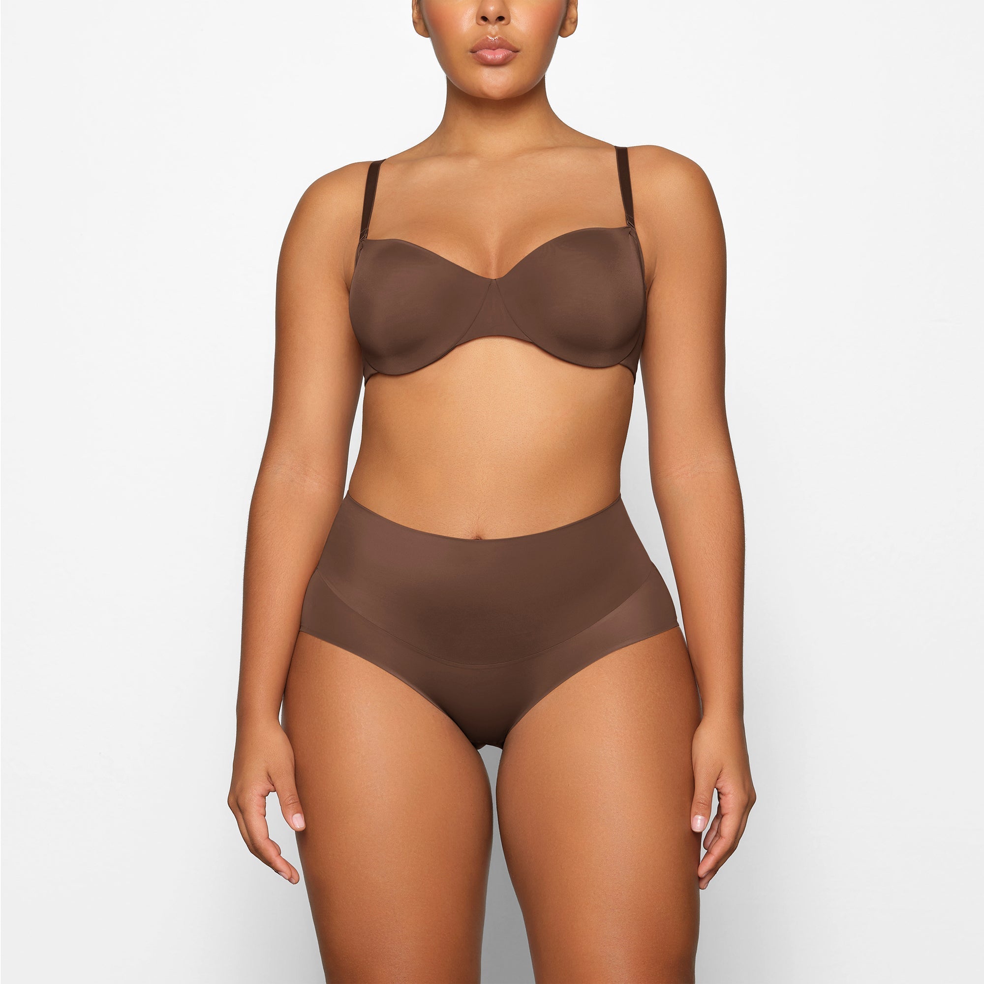 SKIMS SMOOTHING INTIMATES UNLINED STRAPLESS BRA | JASPER - Sneaker Türkiye