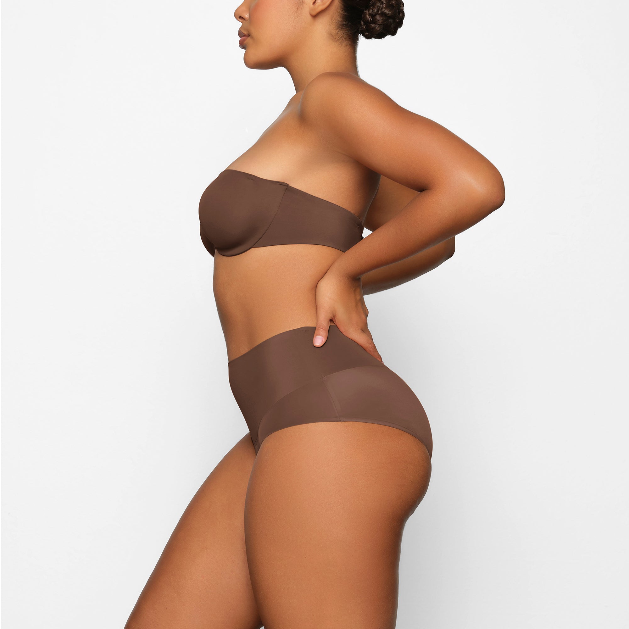 SKIMS SMOOTHING INTIMATES UNLINED STRAPLESS BRA | JASPER - Sneaker Türkiye