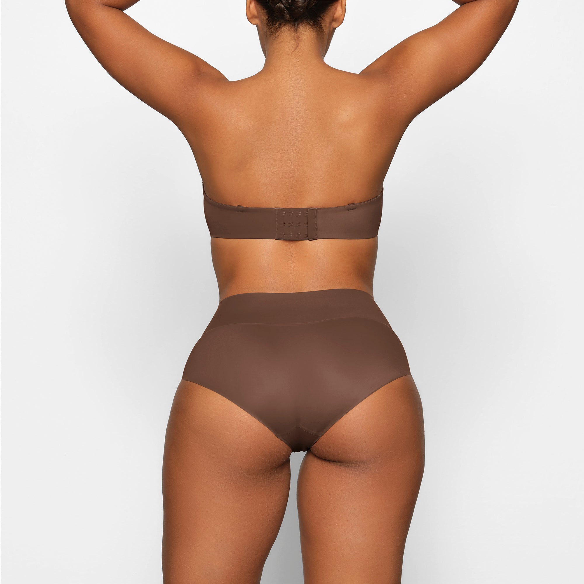 SKIMS SMOOTHING INTIMATES UNLINED STRAPLESS BRA | JASPER - Sneaker Türkiye