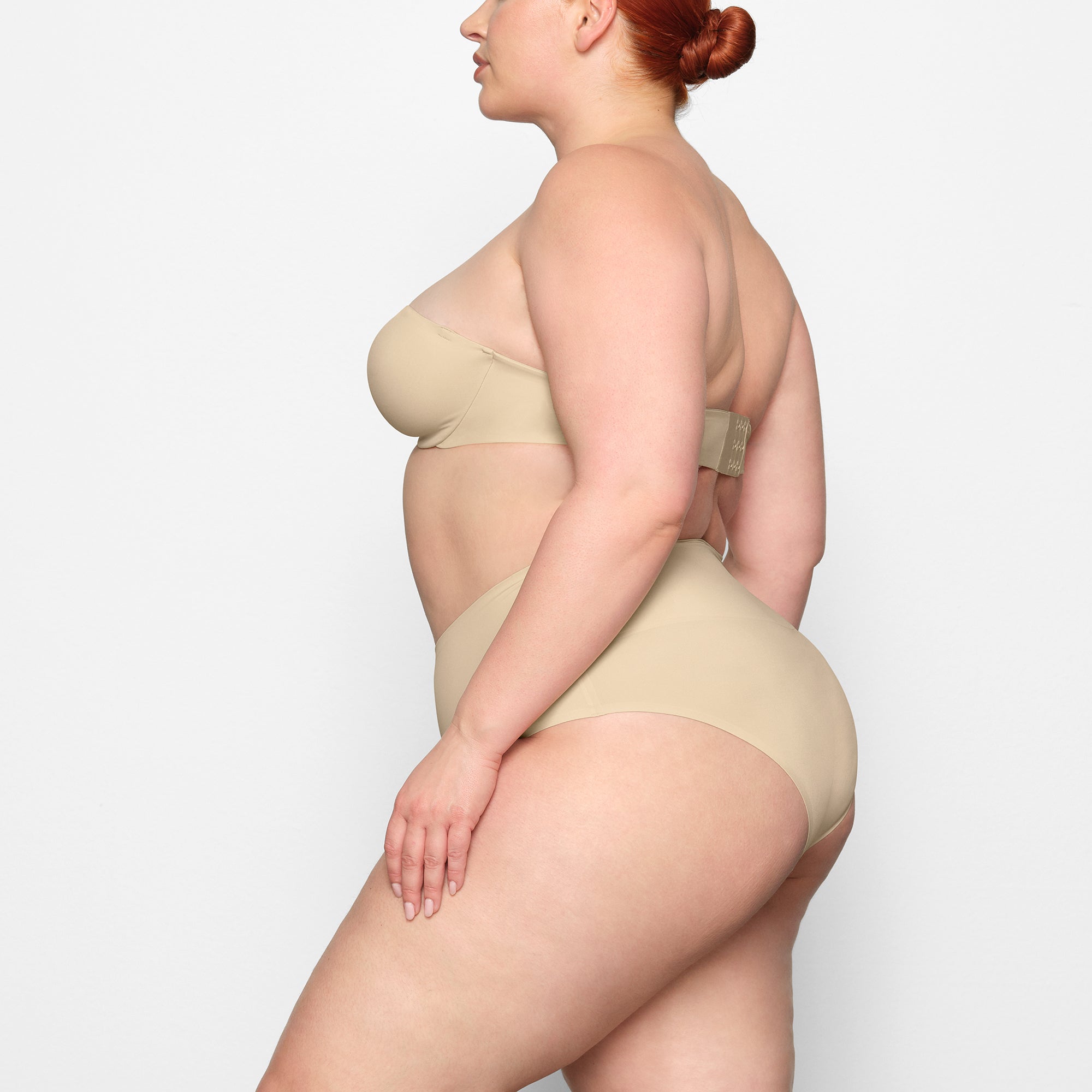 SKIMS SMOOTHING INTIMATES UNLINED STRAPLESS BRA | SAND - Sneaker Türkiye