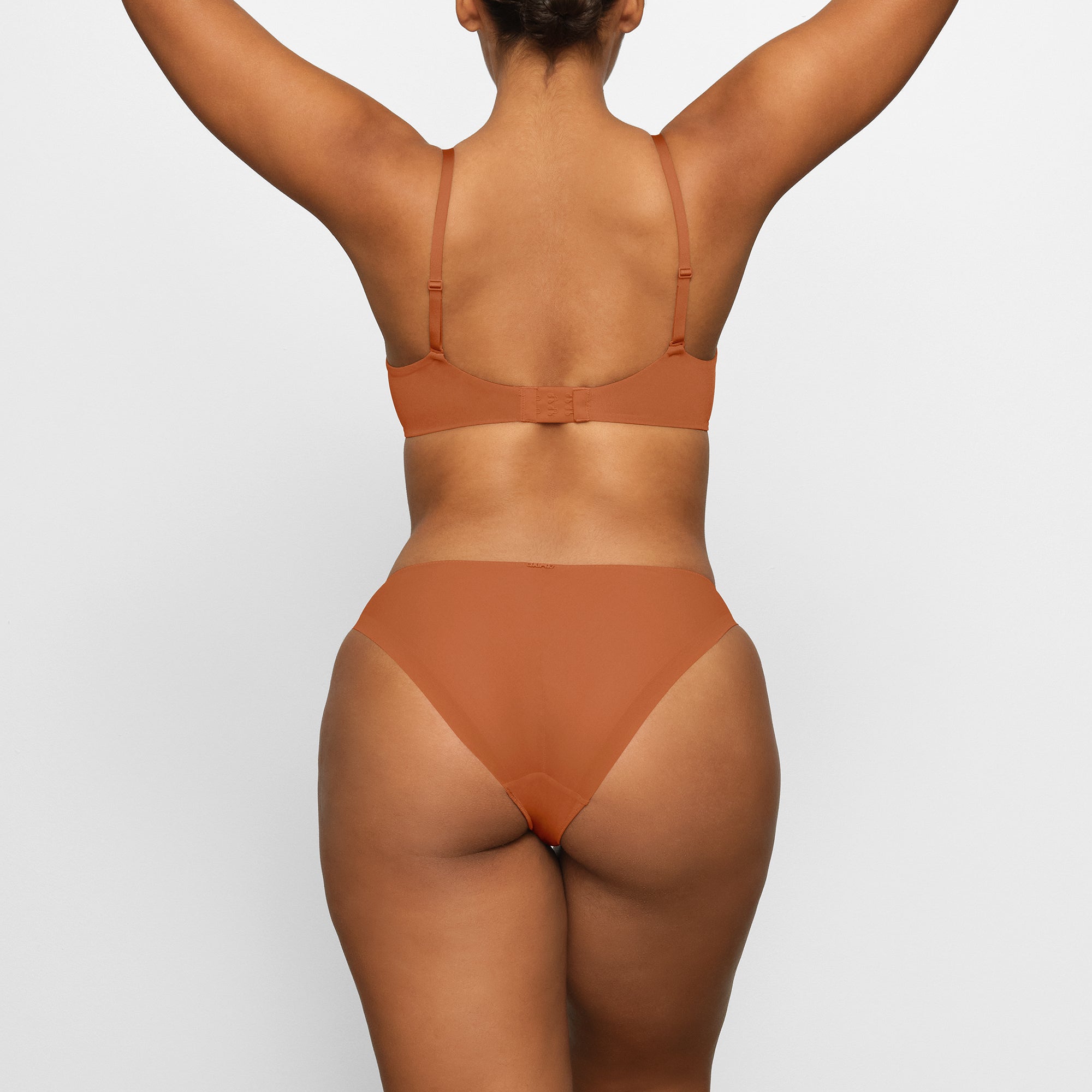 SKIMS WEIGHTLESS SCOOP BRA | BRONZE - Sneaker Türkiye