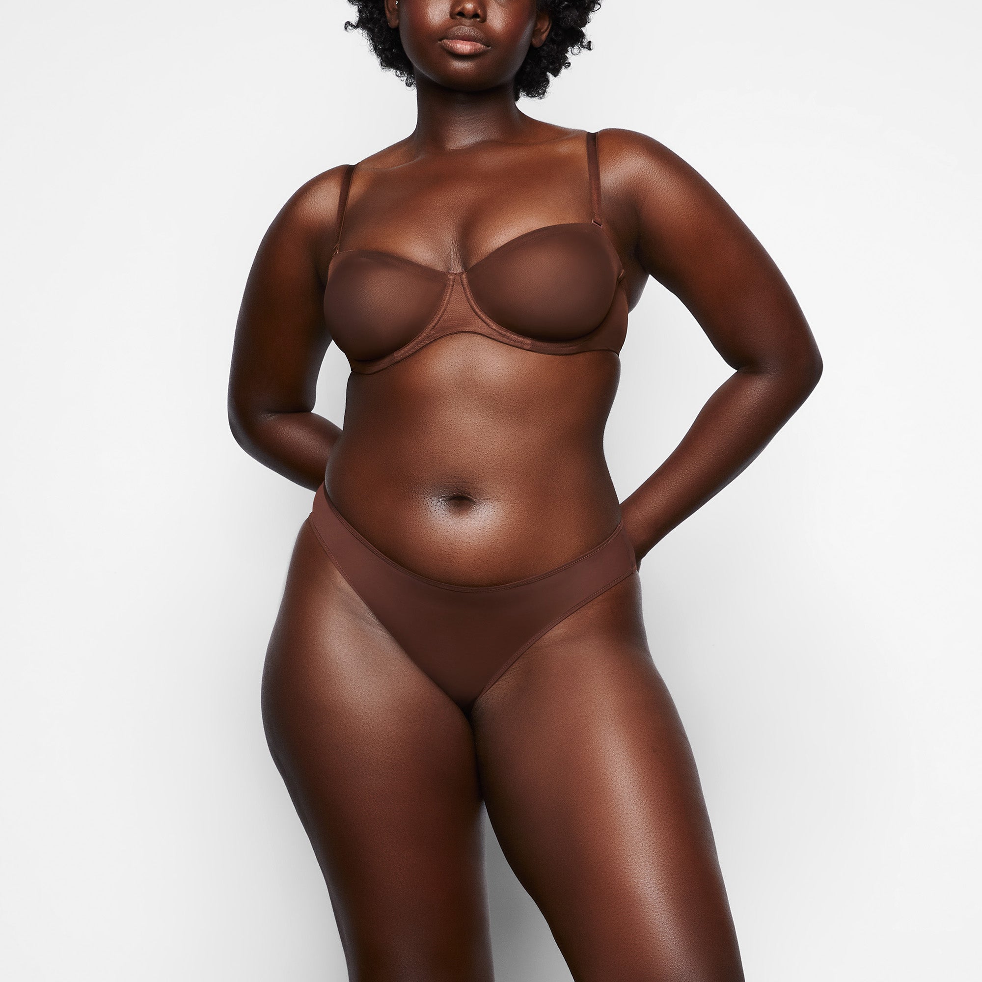 SKIMS ULTRA FINE MESH STRAPLESS BRA | MAHOGANY - Sneaker Türkiye