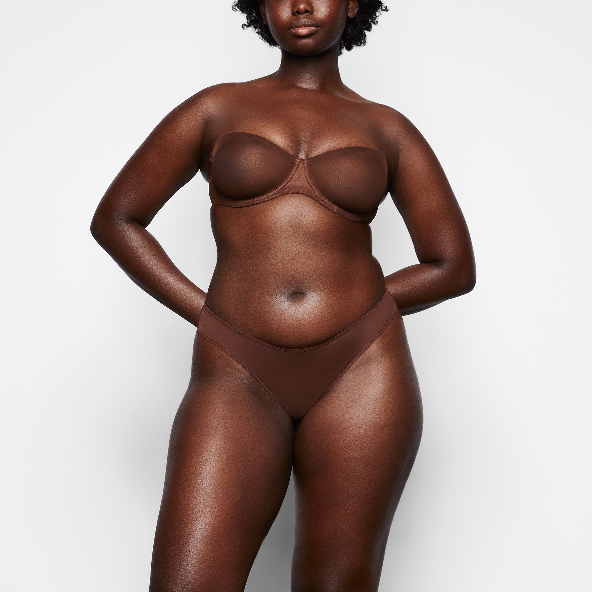 SKIMS ULTRA FINE MESH STRAPLESS BRA | MAHOGANY - Sneaker Türkiye