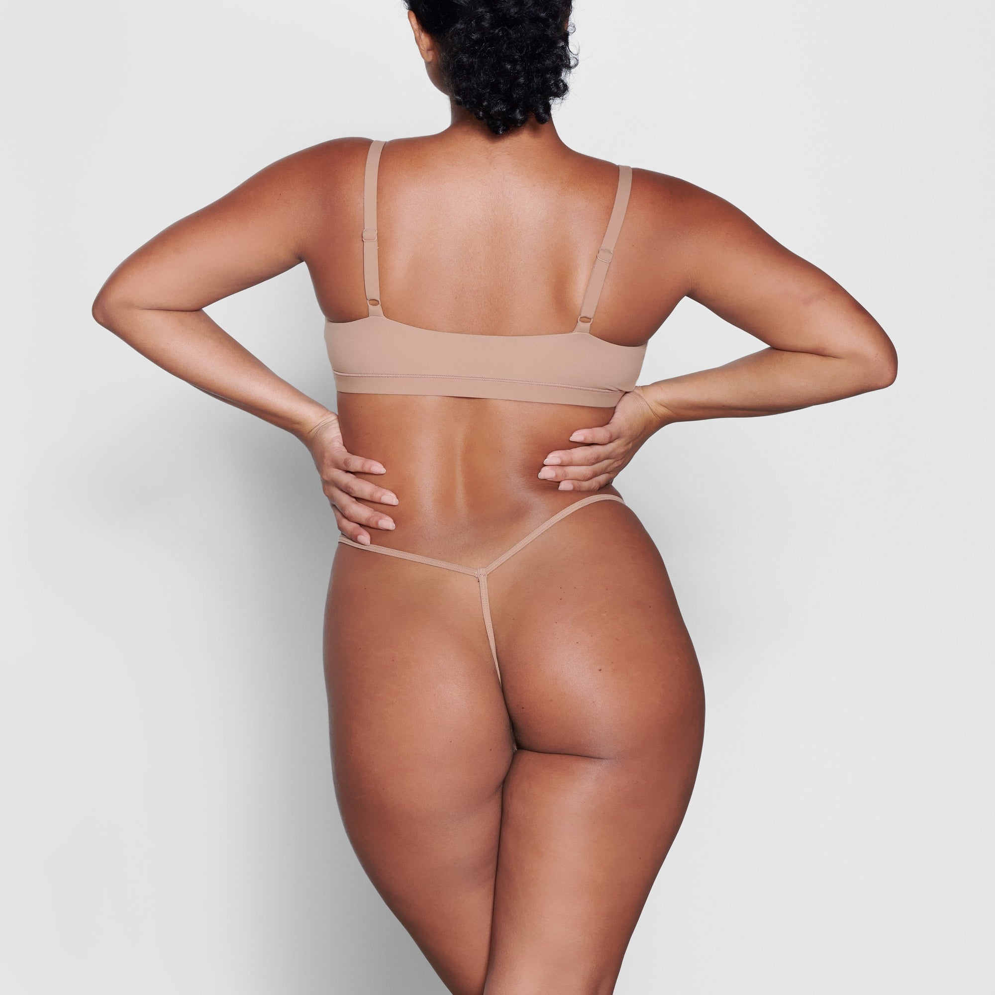 SKIMS FITS EVERYBODY T-STRING THONG | SIENNA - Sneaker Türkiye