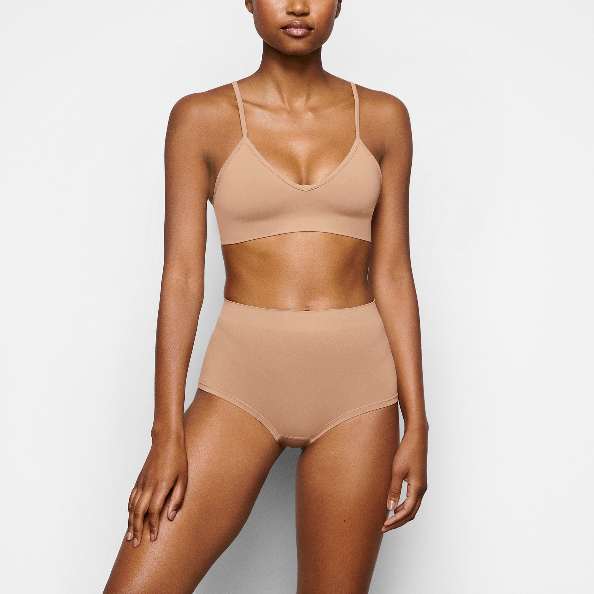 SKIMS SOFT SMOOTHING SEAMLESS BOY SHORT | OCHRE - Sneaker Türkiye