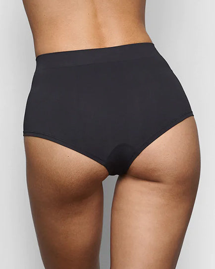 SKIMS SOFT SMOOTHING SEAMLESS BOY SHORT | ONYX - Sneaker Türkiye