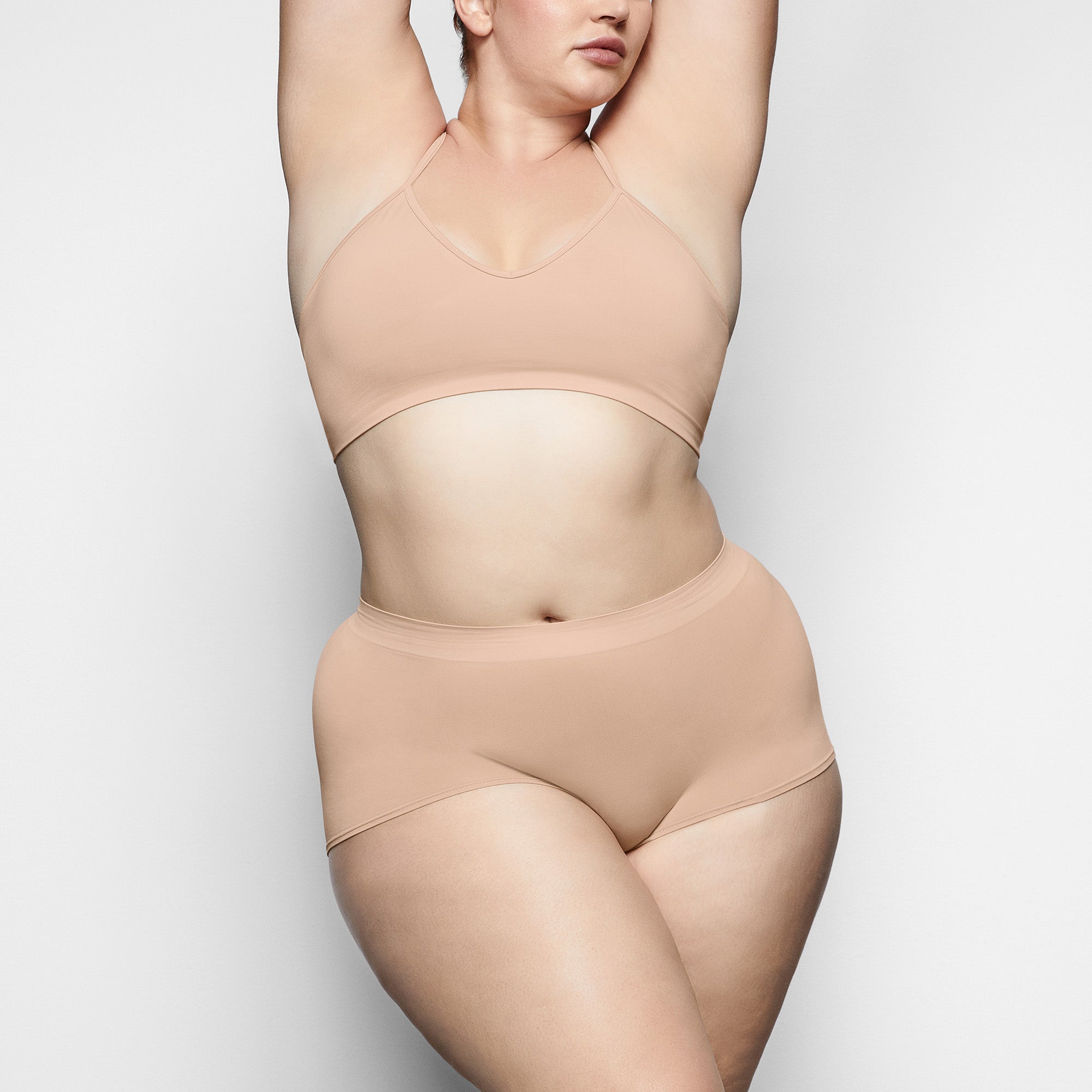 SKIMS SOFT SMOOTHING SEAMLESS BOY SHORT | CLAY - Sneaker Türkiye