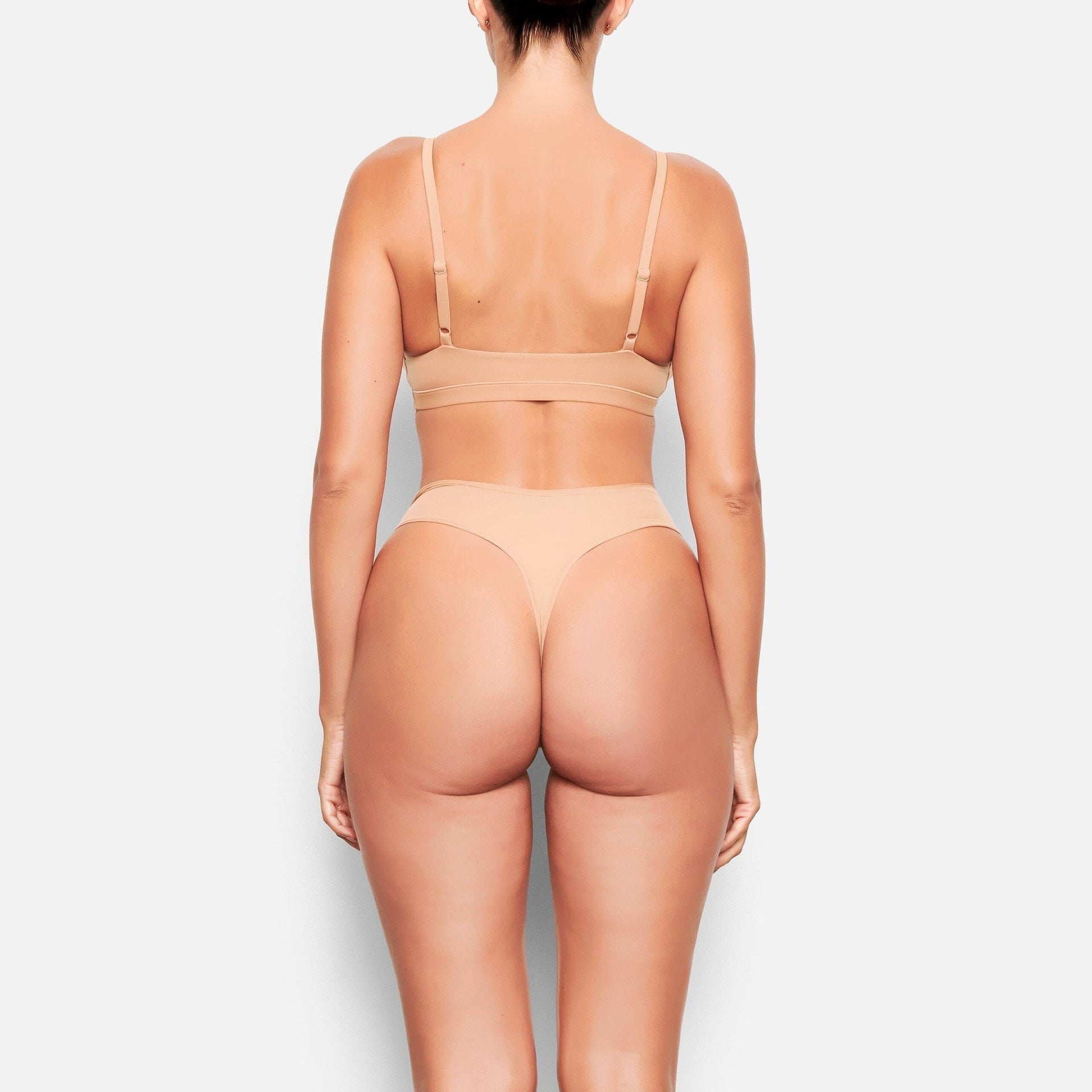 SKIMS FITS EVERYBODY DIPPED FRONT THONG | OCHRE - Sneaker Türkiye