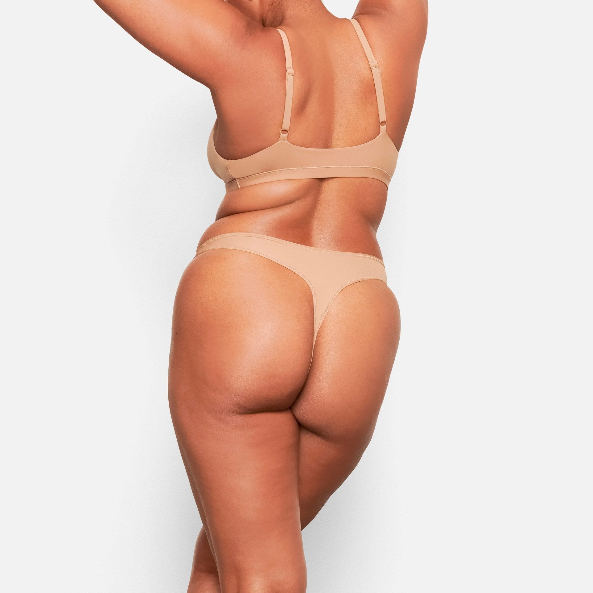 SKIMS FITS EVERYBODY DIPPED FRONT THONG | SIENNA - Sneaker Türkiye