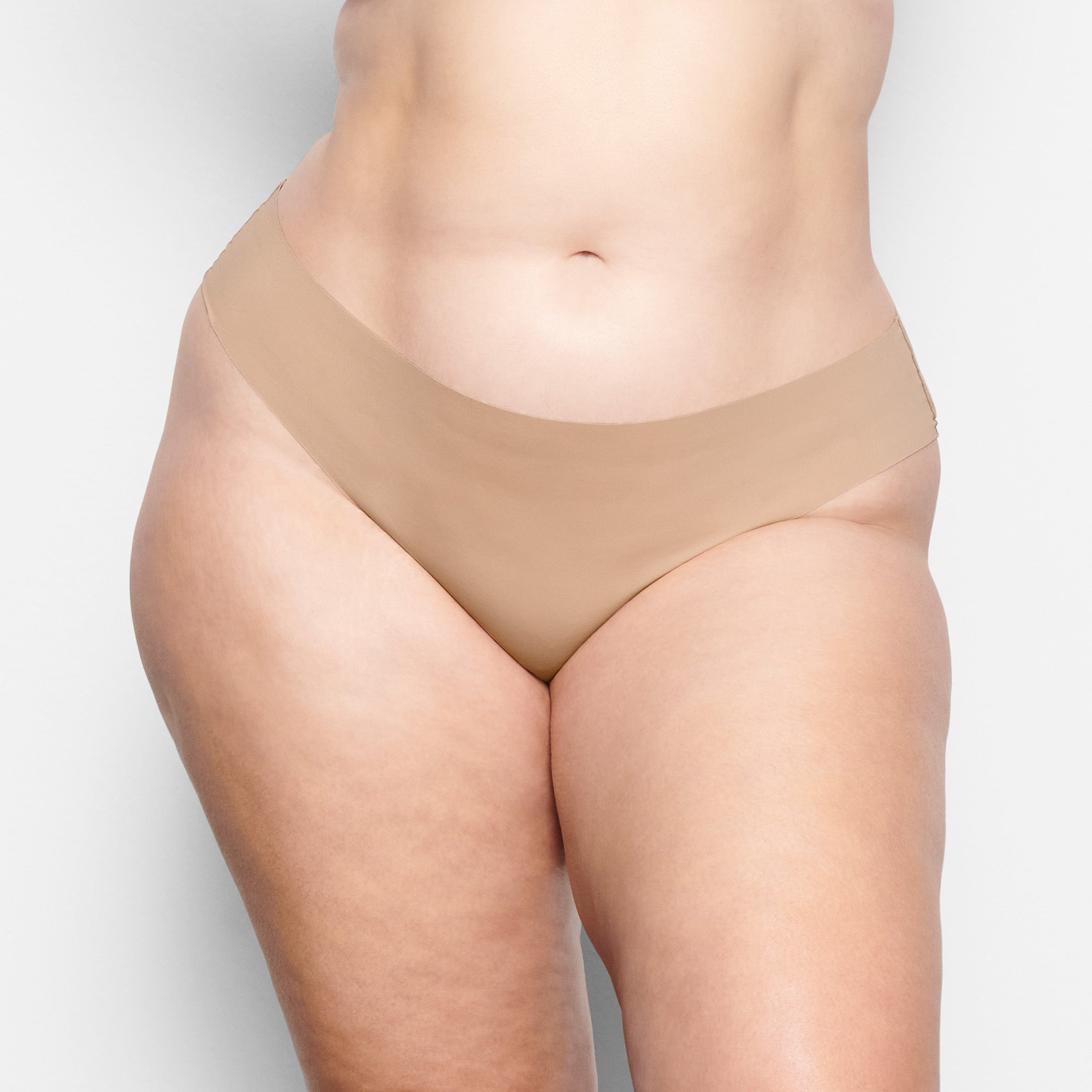 SKIMS NAKED CHEEKY HIPSTER | CLAY - Sneaker Türkiye