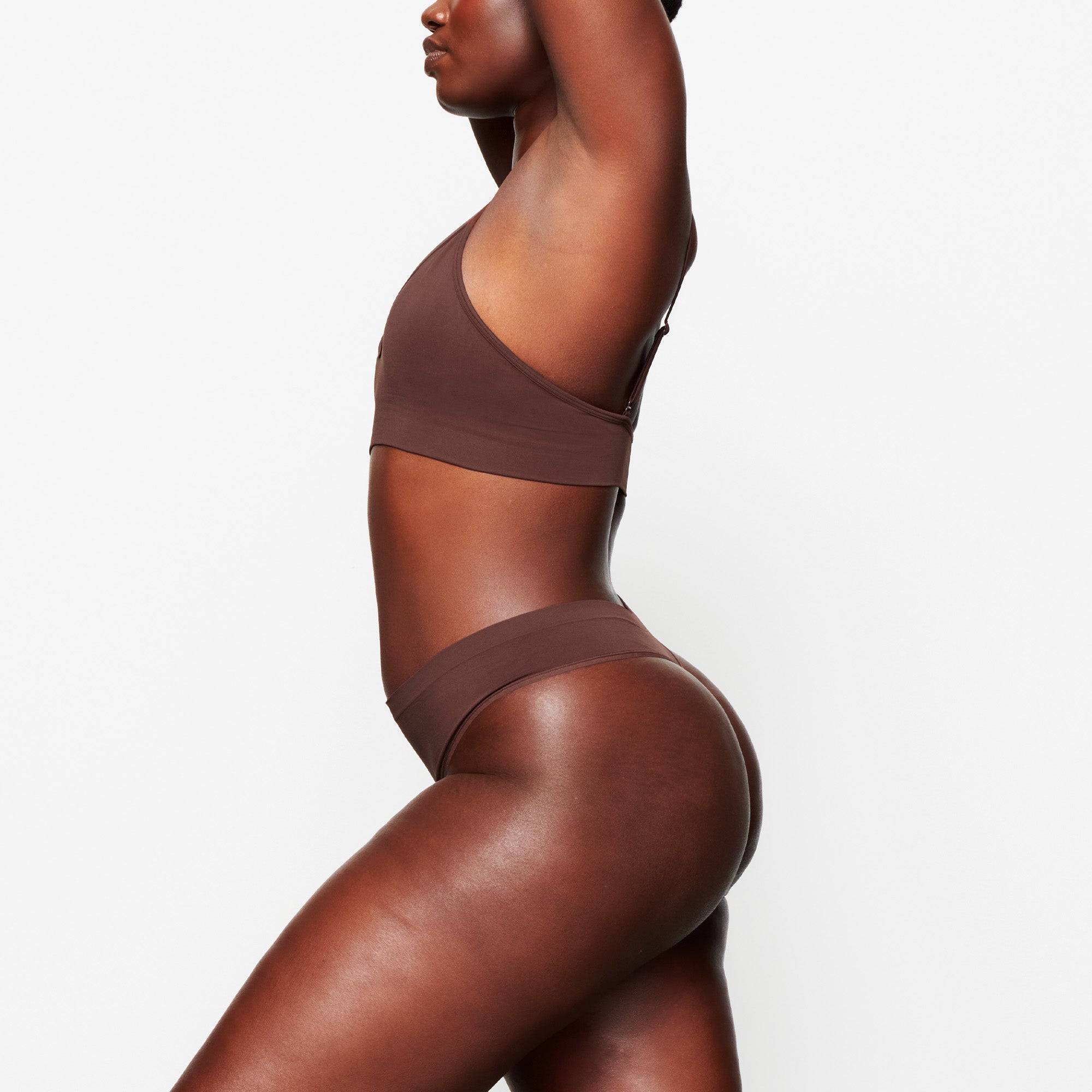 SKIMS SOFT SMOOTHING SEAMLESS THONG | COCOA - Sneaker Türkiye