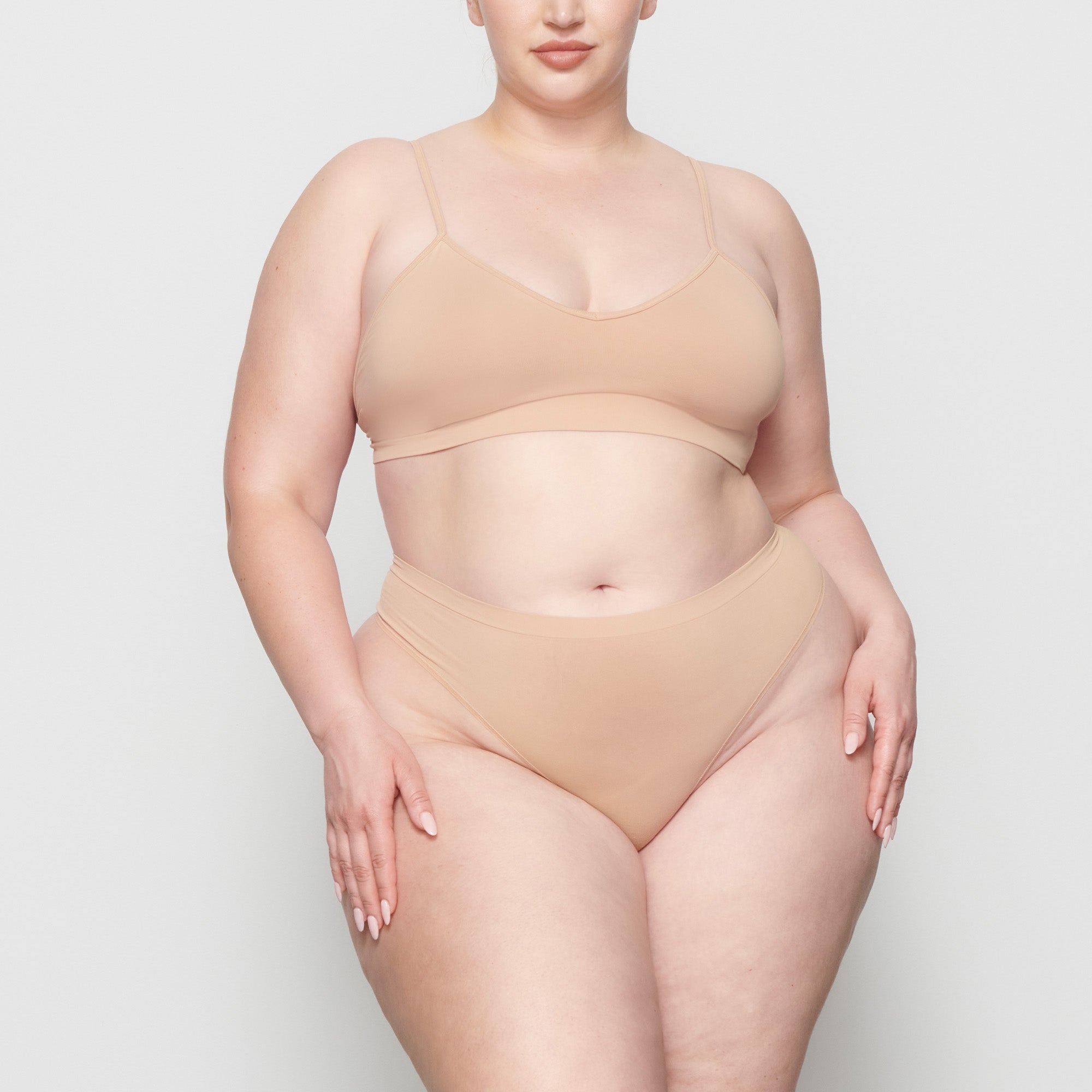 SKIMS SOFT SMOOTHING SEAMLESS THONG | CLAY - Sneaker Türkiye