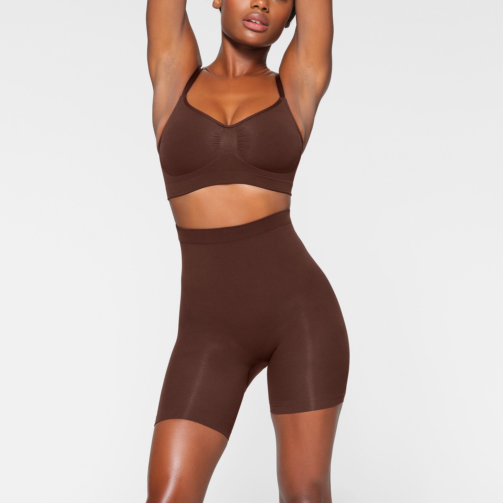 SKIMS SEAMLESS SCULPT MID THIGH SHORT | COCOA - Sneaker Türkiye