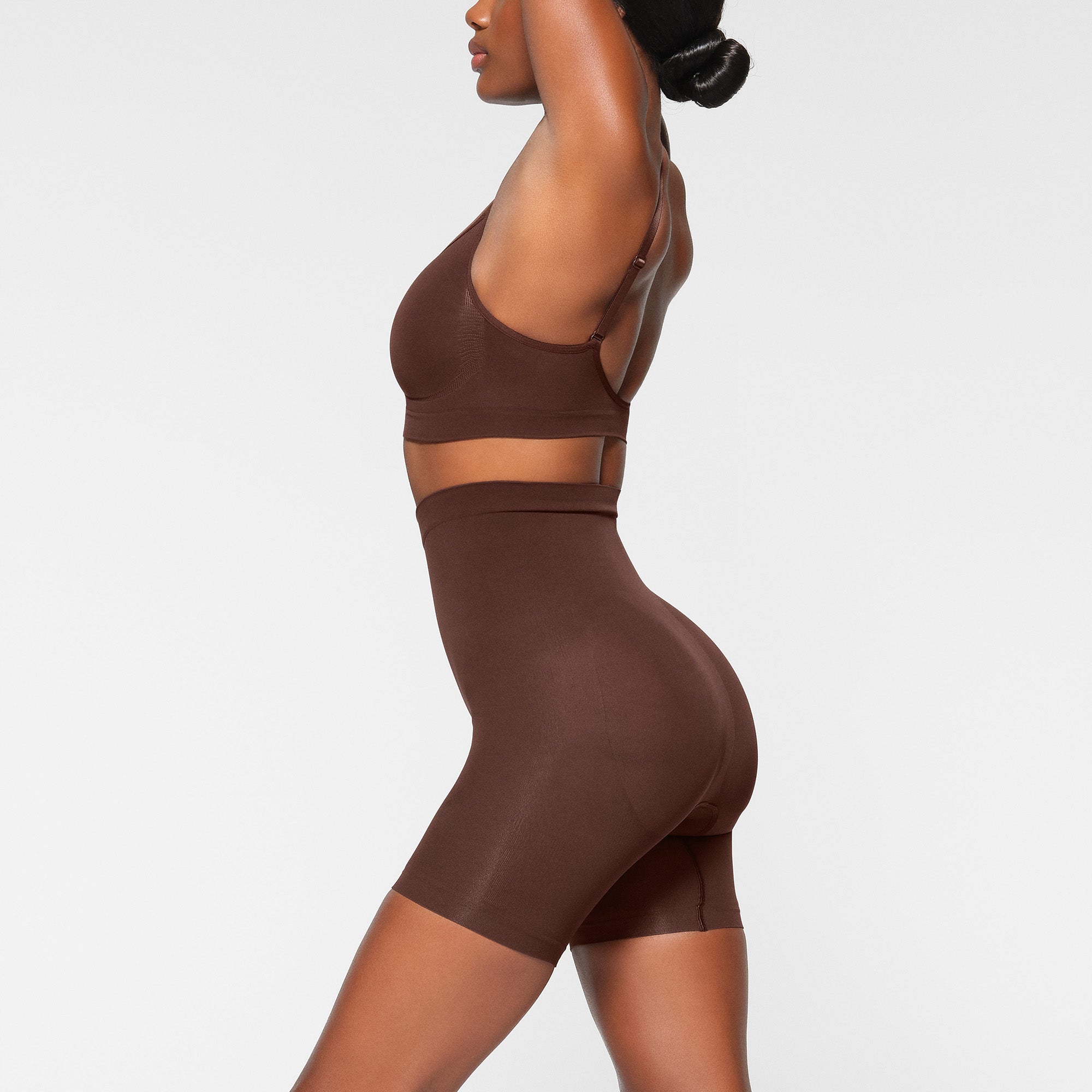 SKIMS SEAMLESS SCULPT MID THIGH SHORT | COCOA - Sneaker Türkiye
