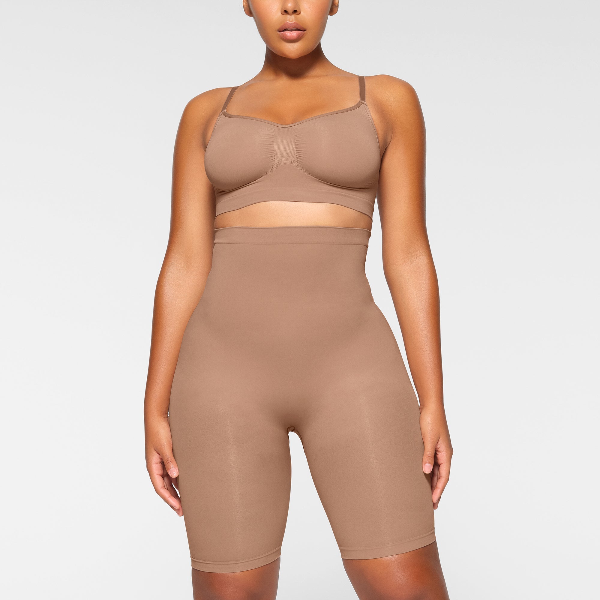 SKIMS SEAMLESS SCULPT HIGH-WAISTED ABOVE THE KNEE SHORT | SIENNA - Sneaker Türkiye