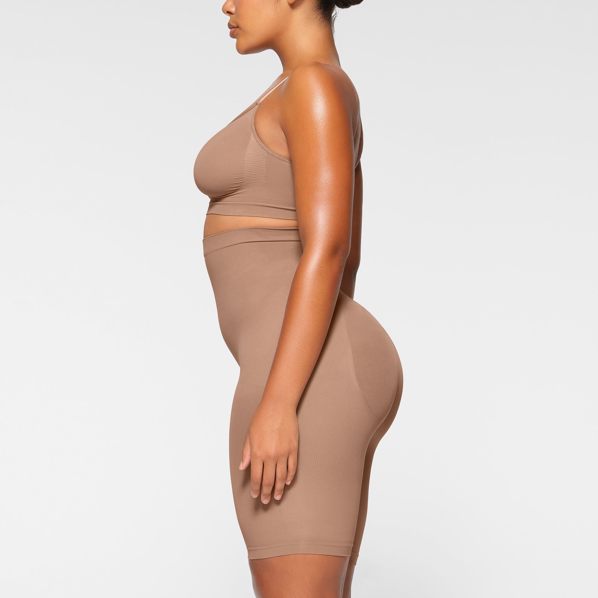 SKIMS SEAMLESS SCULPT HIGH-WAISTED ABOVE THE KNEE SHORT | SIENNA - Sneaker Türkiye