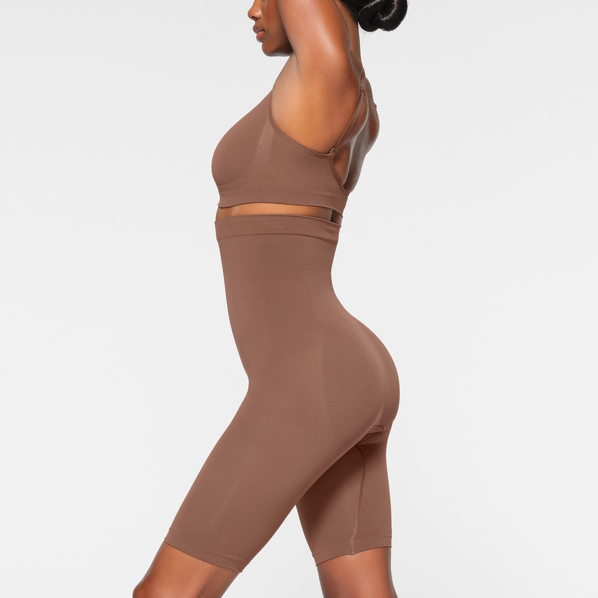SKIMS SEAMLESS SCULPT HIGH-WAISTED ABOVE THE KNEE SHORT | JASPER - Sneaker Türkiye