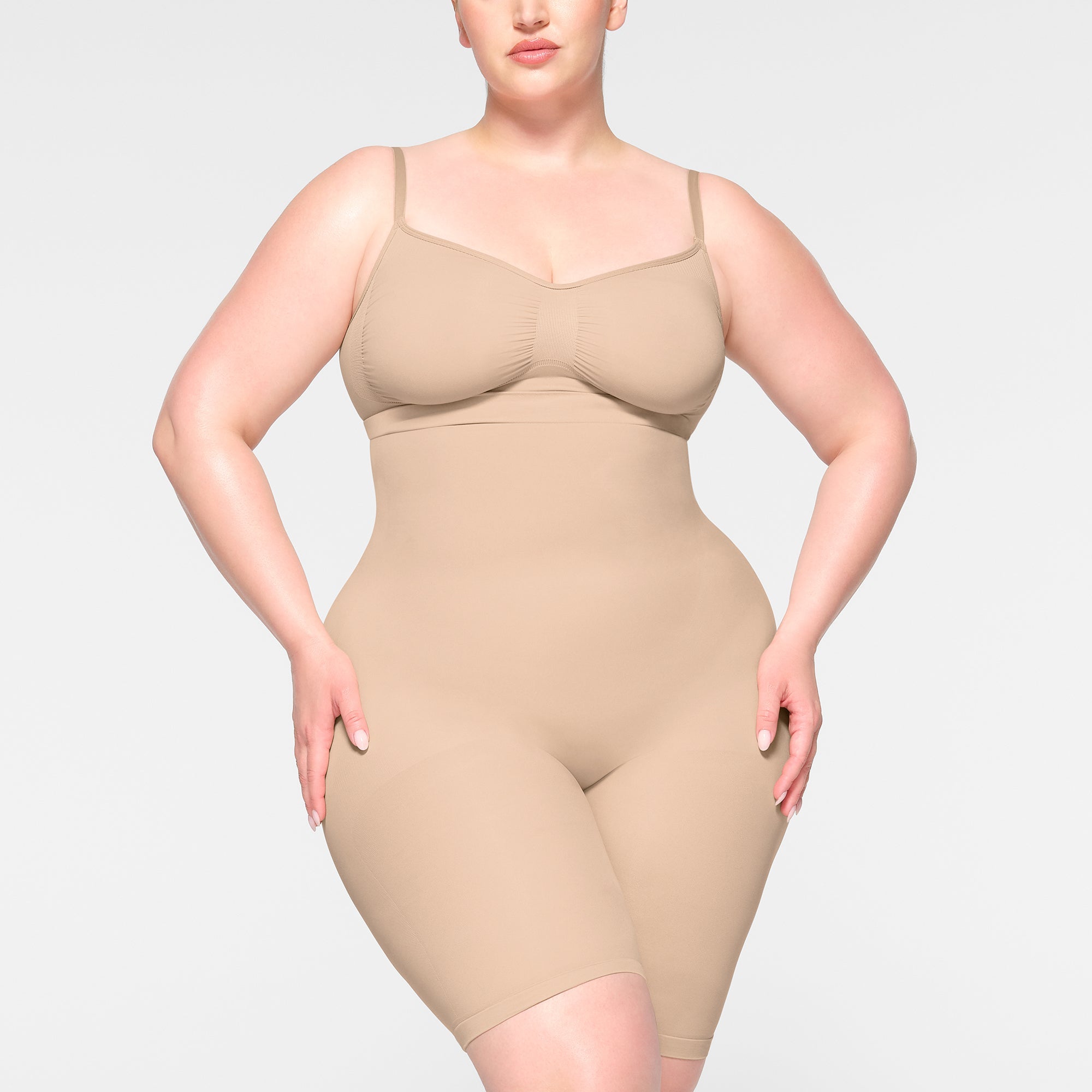 SKIMS SEAMLESS SCULPT HIGH-WAISTED ABOVE THE KNEE SHORT | MICA - Sneaker Türkiye