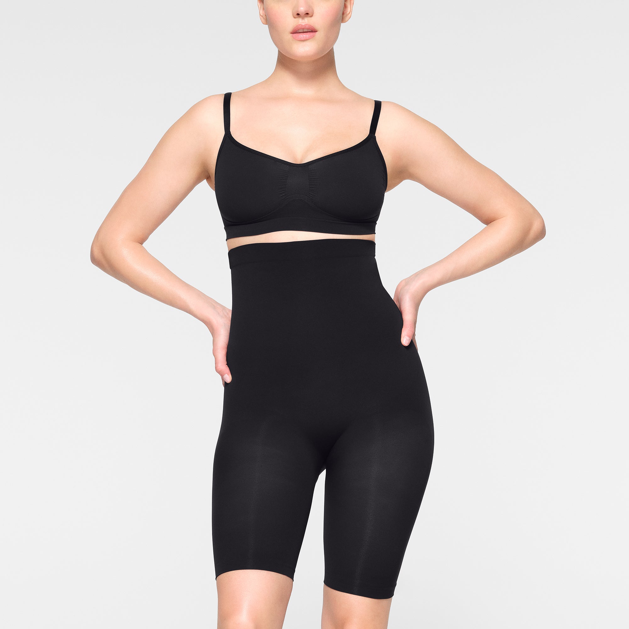 SKIMS SEAMLESS SCULPT HIGH-WAISTED ABOVE THE KNEE SHORT | ONYX - Sneaker Türkiye