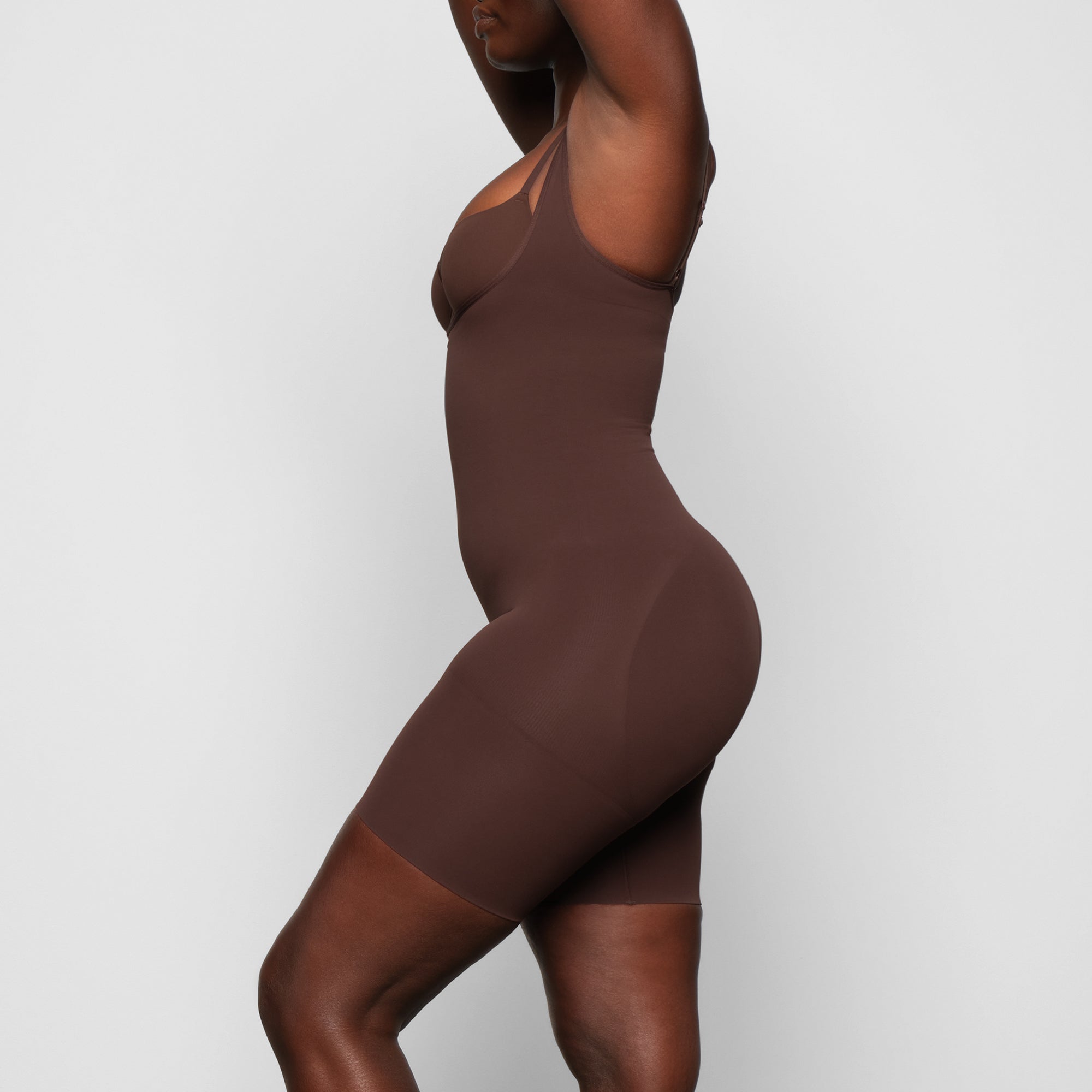 SKIMS SEAMLESS SCULPT BUTT LIFTING OPEN BUST BODYSUIT | COCOA - Sneaker Türkiye
