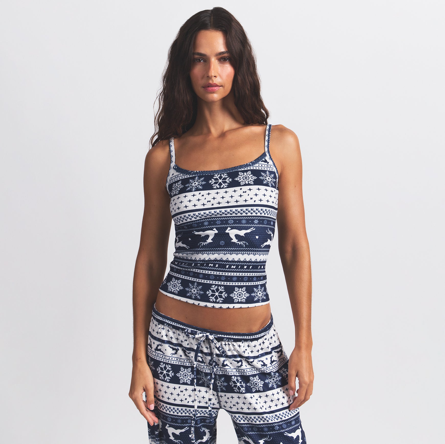 SKIMS LOGO PLUSH POINTELLE CAMI | NAVY DEER FAIR ISLE - Sneaker Türkiye