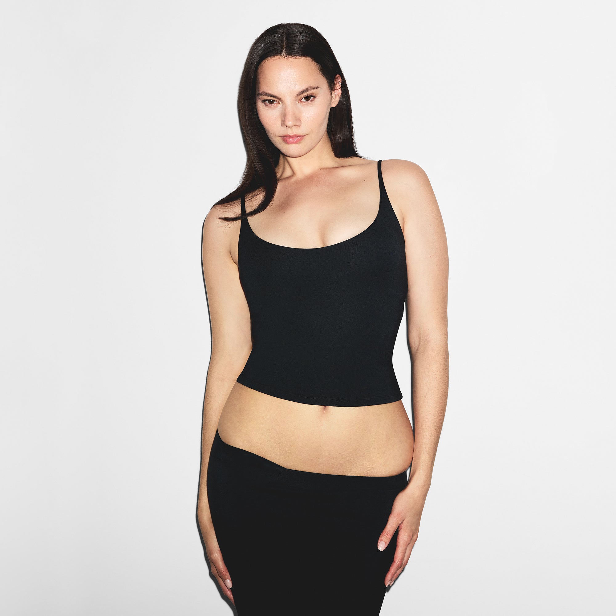 SKIMS SMOOTH LAYERS SCOOP NECK CAMI | OBSIDIAN - Sneaker Türkiye