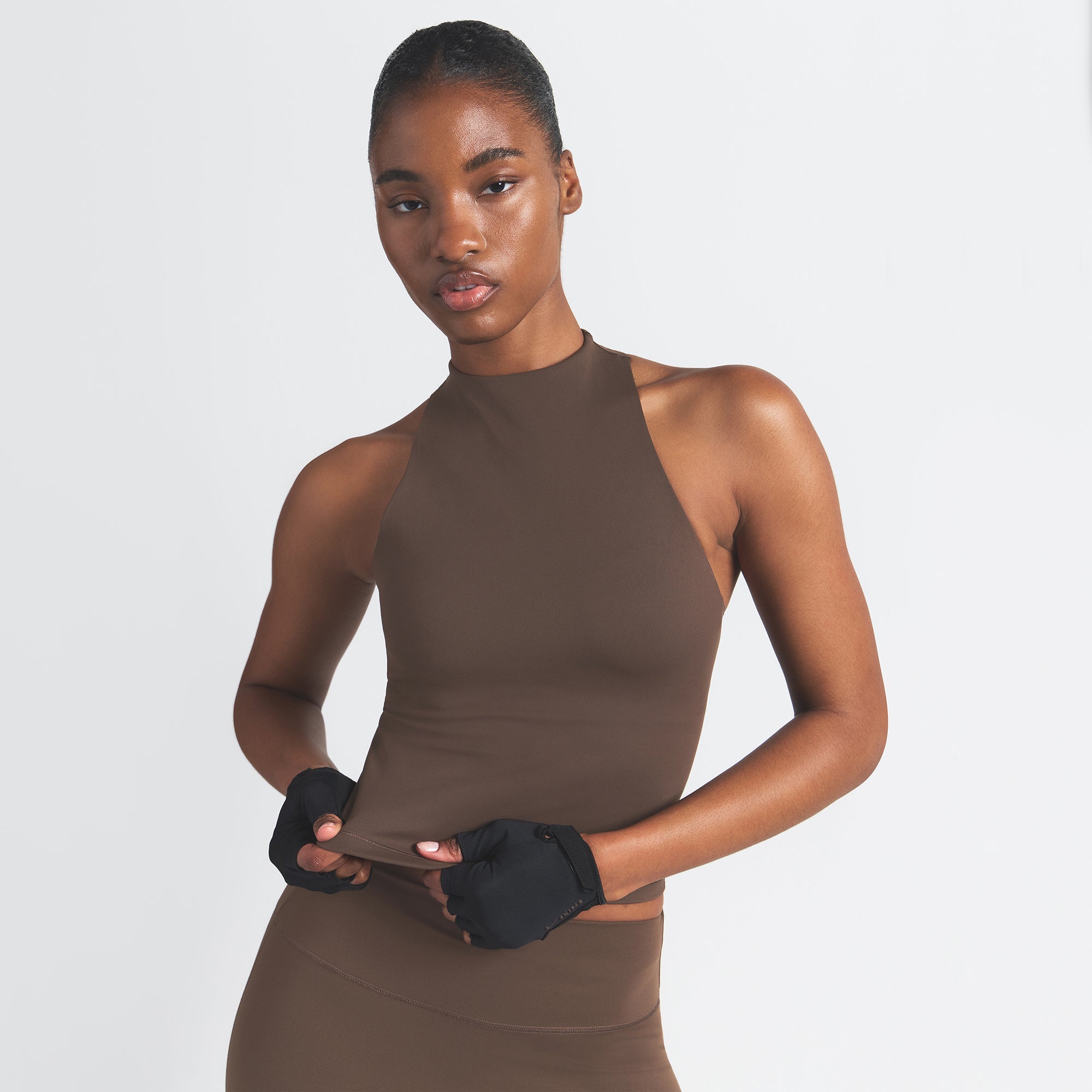 NikeSKIMS MATTE MOCK NECK RACER TANK | DARK SEPIA - Sneaker Türkiye
