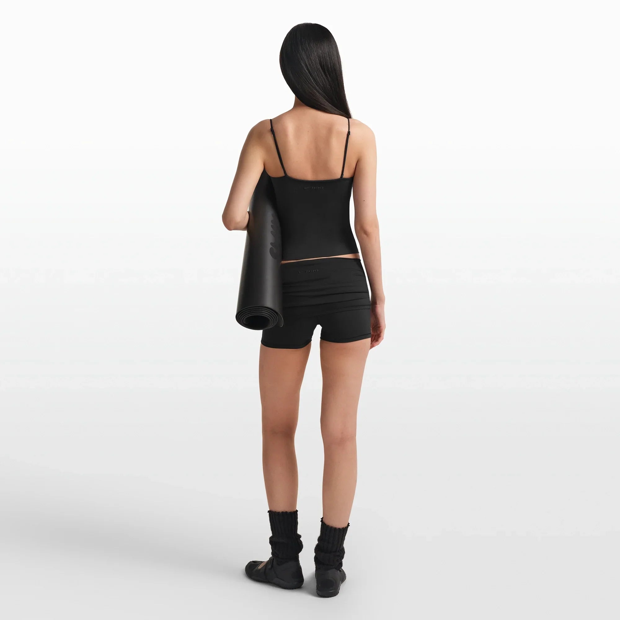 NikeSKIMS MATTE SHIRRED FRONT TANK | OBSIDIAN - Sneaker Türkiye