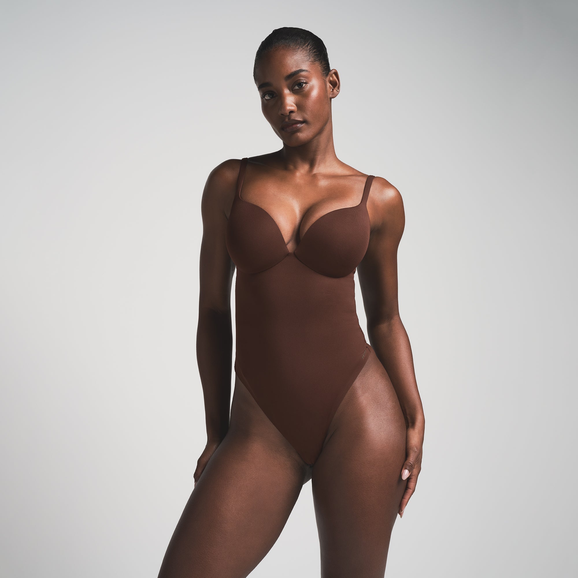 SKIMS ULTIMATE BODY PUSH-UP THONG BODYSUIT | COCOA - Sneaker Türkiye