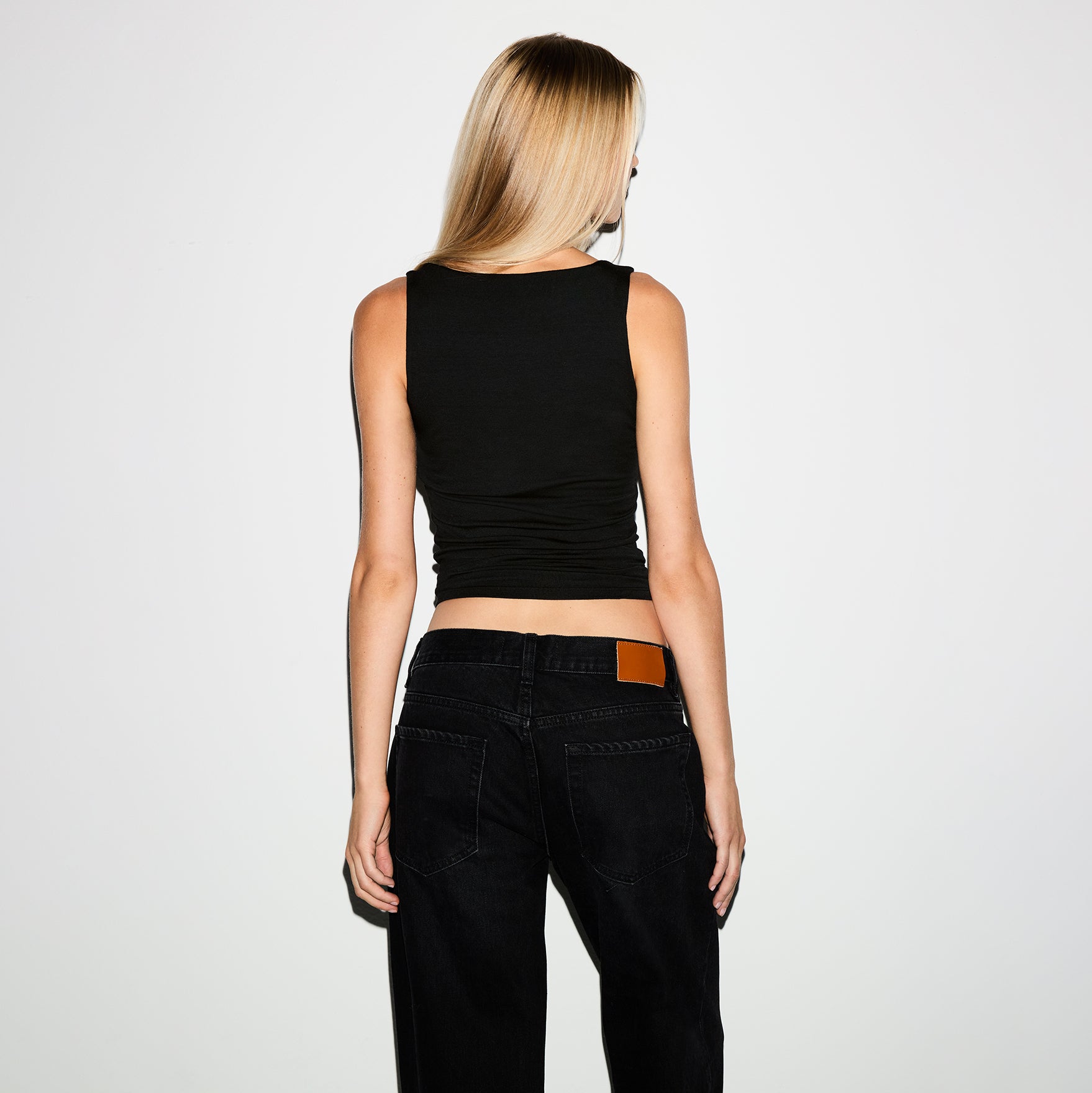 SKIMS SMOOTH LAYERS SQUARE NECK TANK | OBSIDIAN - Sneaker Türkiye