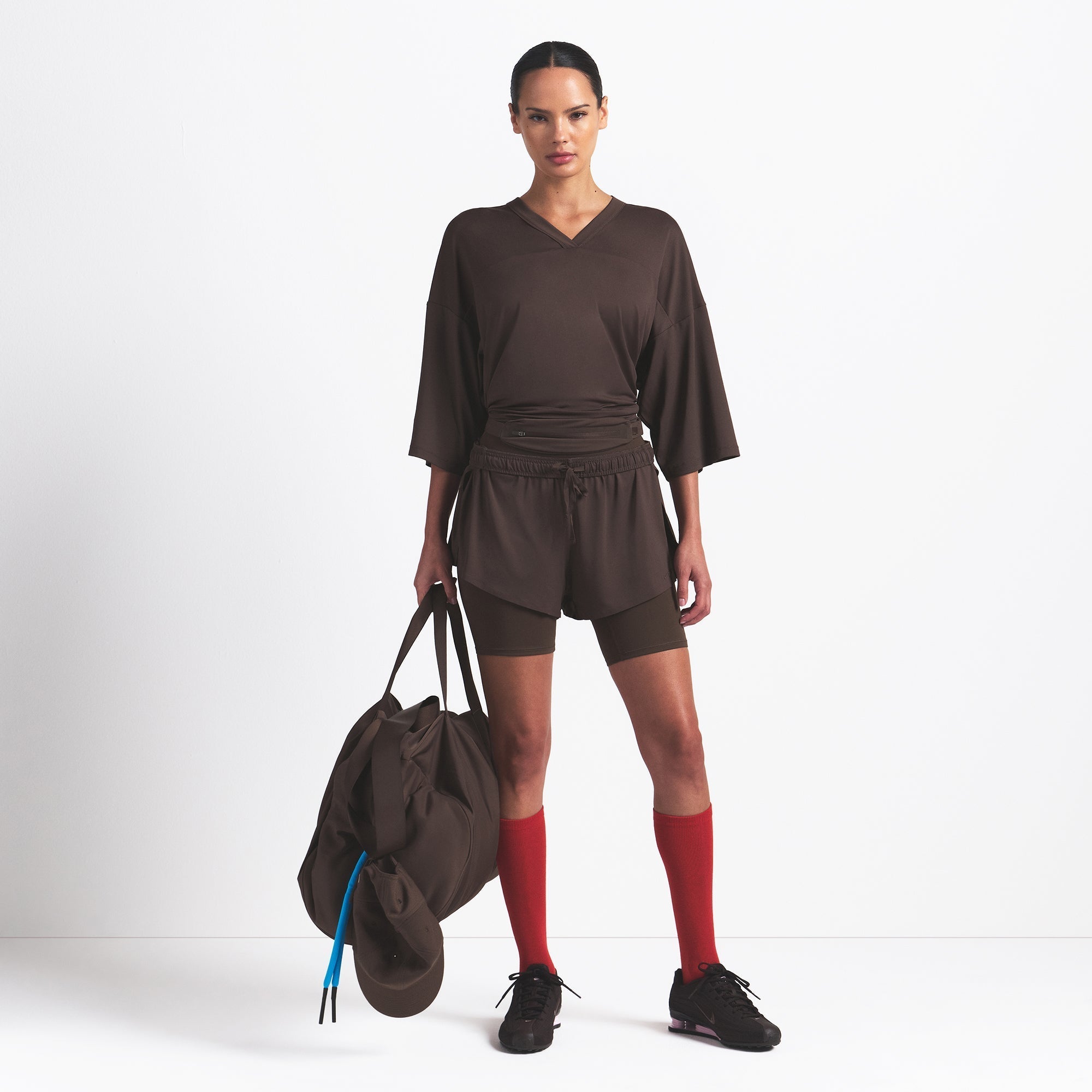 NikeSKIMS AIRY V-NECK OVERBedenD TOP | DARK SEPIA - Sneaker Türkiye