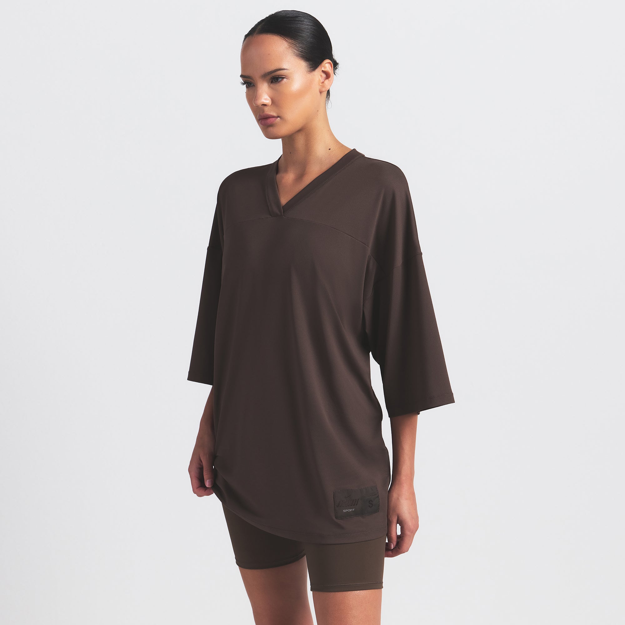 NikeSKIMS AIRY V-NECK OVERBedenD TOP | DARK SEPIA - Sneaker Türkiye
