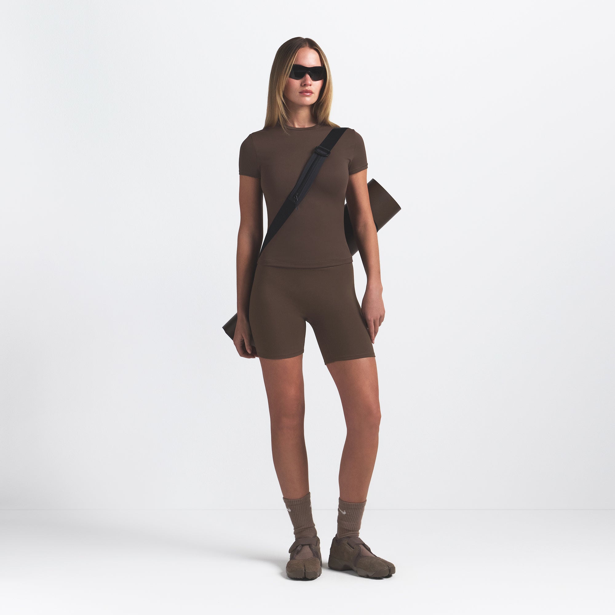 NikeSKIMS MATTE PADDED BABY TEE | DARK SEPIA - Sneaker Türkiye