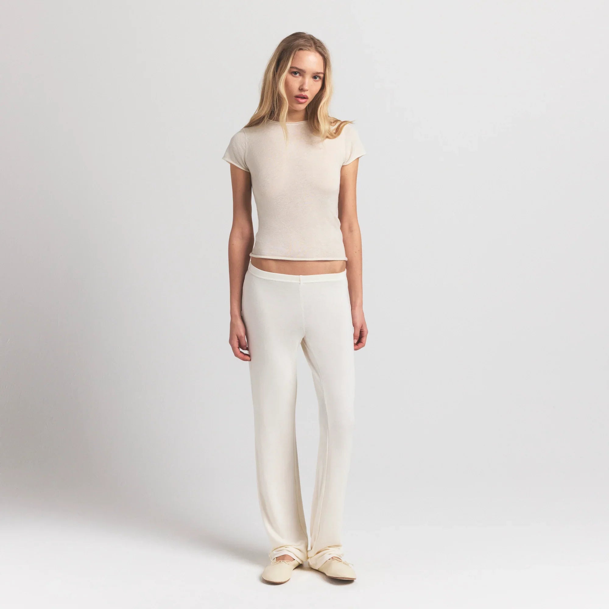 SKIMS FEATHERWEIGHT CASHMERE TEE | EGRET - Sneaker Türkiye