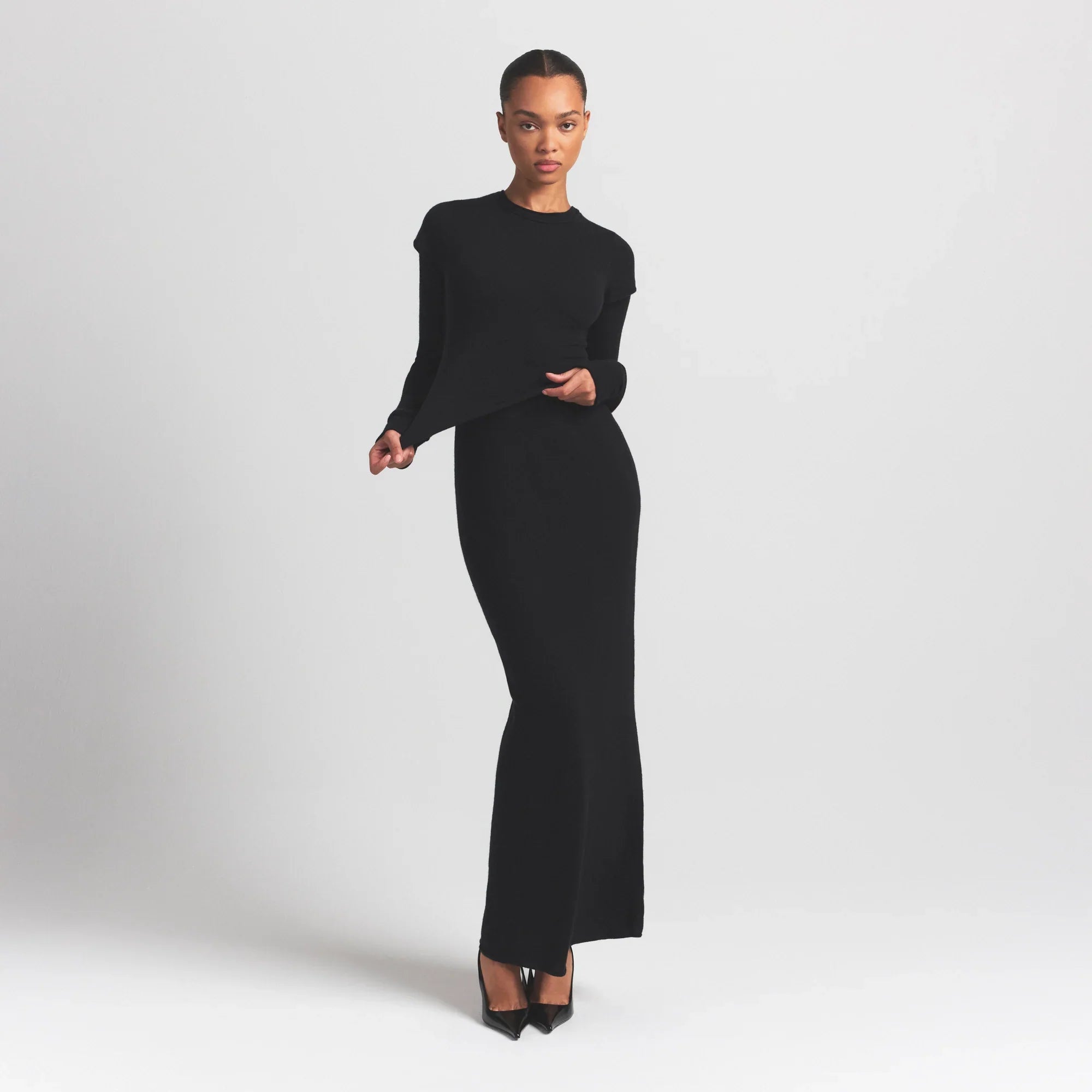 SKIMS FEATHERWEIGHT CASHMERE TEE | ONYX - Sneaker Türkiye