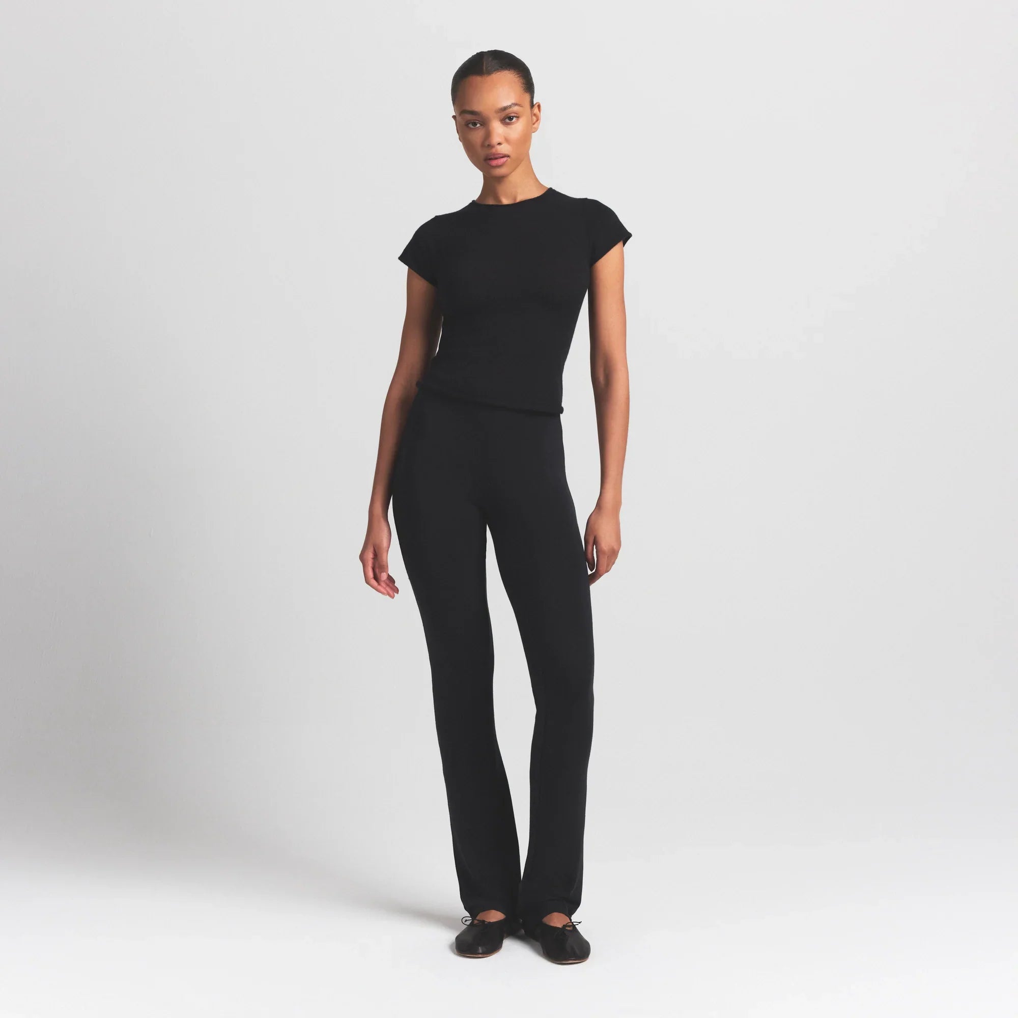 SKIMS FEATHERWEIGHT CASHMERE TEE | ONYX - Sneaker Türkiye