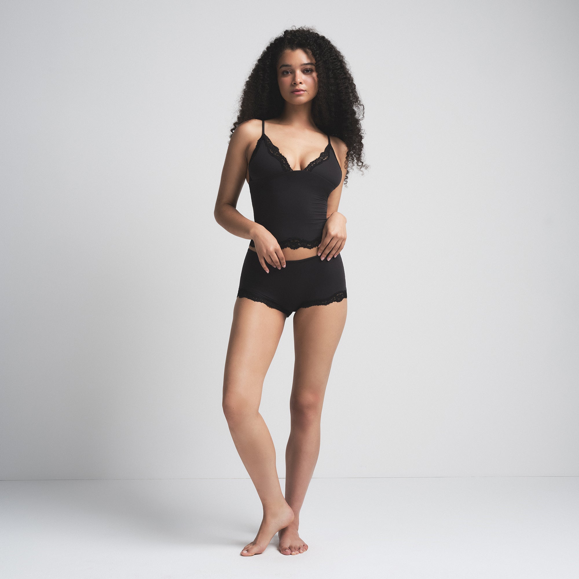 SKIMS FITS EVERYBODY LACE TRIANGLE CAMI AND BOY SHORT SET | ONYX - Sneaker Türkiye