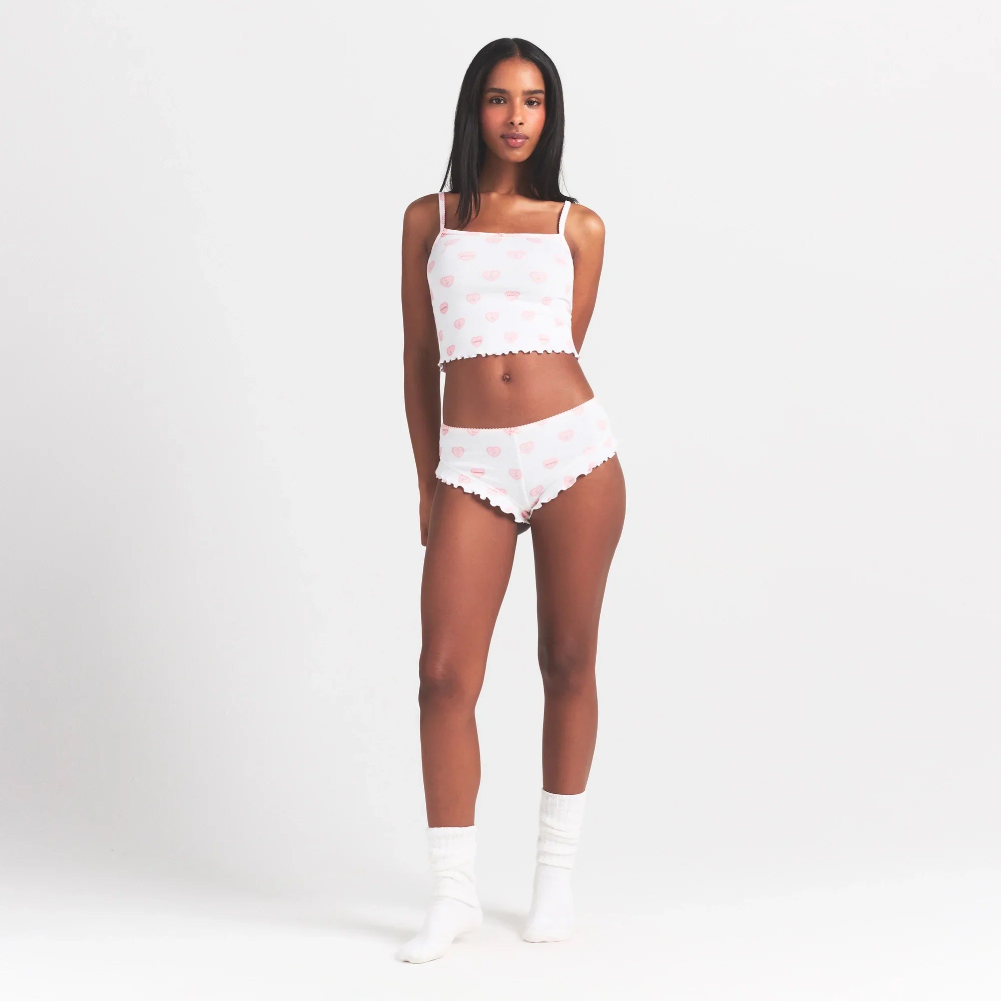 SKIMS LOGO POINTELLE CAMI SLEEP SET | SNOW LACE HEARTS - Sneaker Türkiye