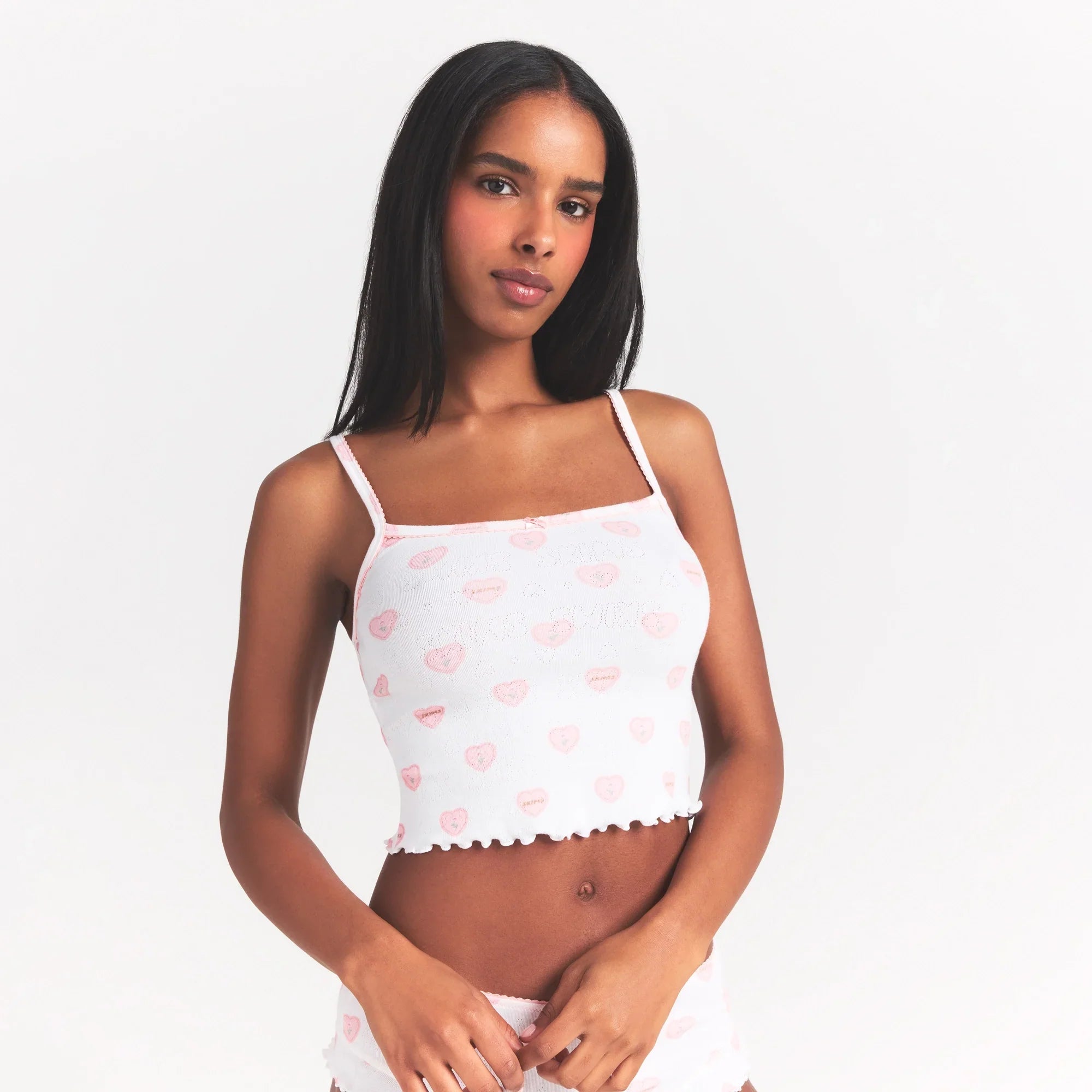 SKIMS LOGO POINTELLE CAMI SLEEP SET | SNOW LACE HEARTS - Sneaker Türkiye