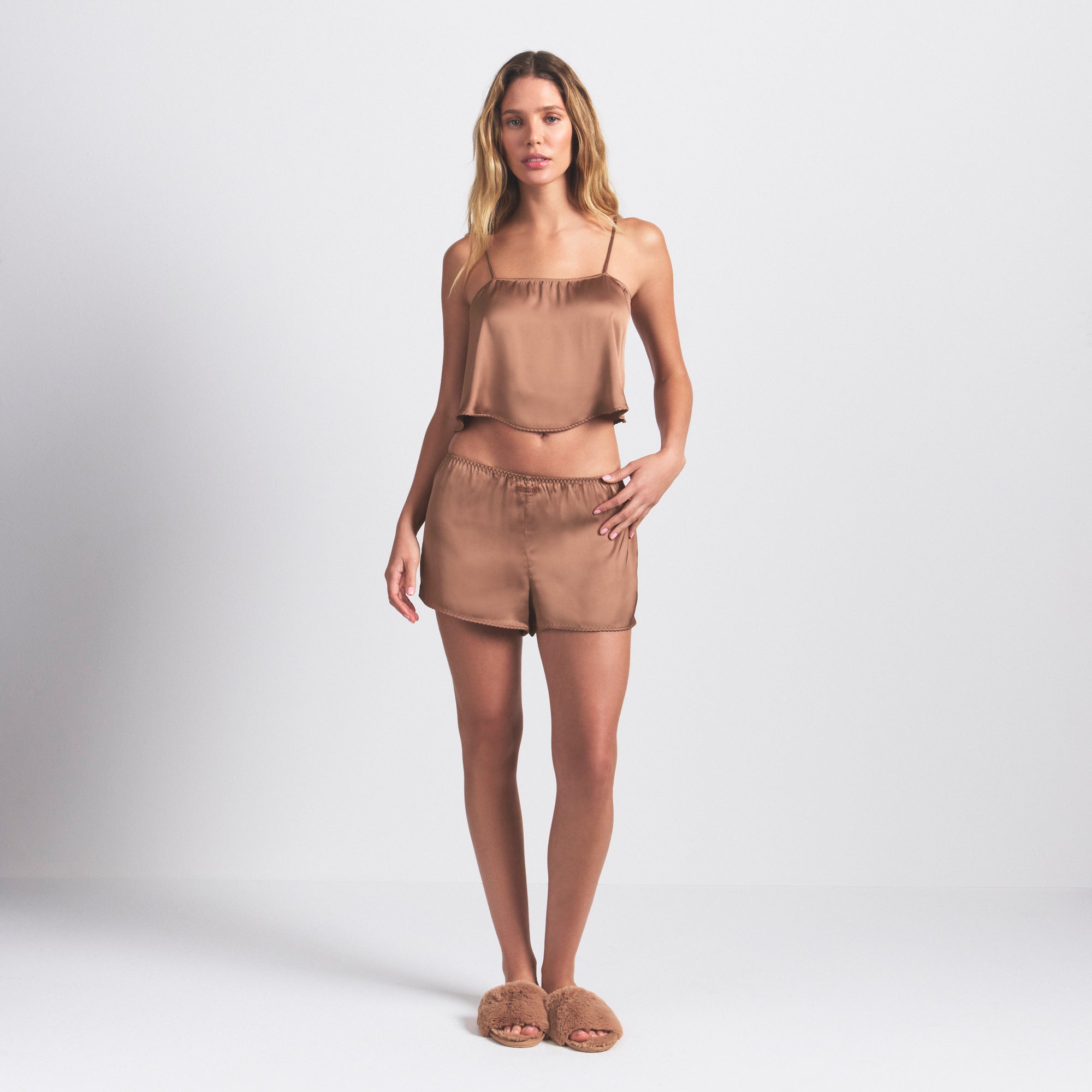 SKIMS WOVEN SHINE CAMI AND SHORT SLEEP SET | SIENNA - Sneaker Türkiye