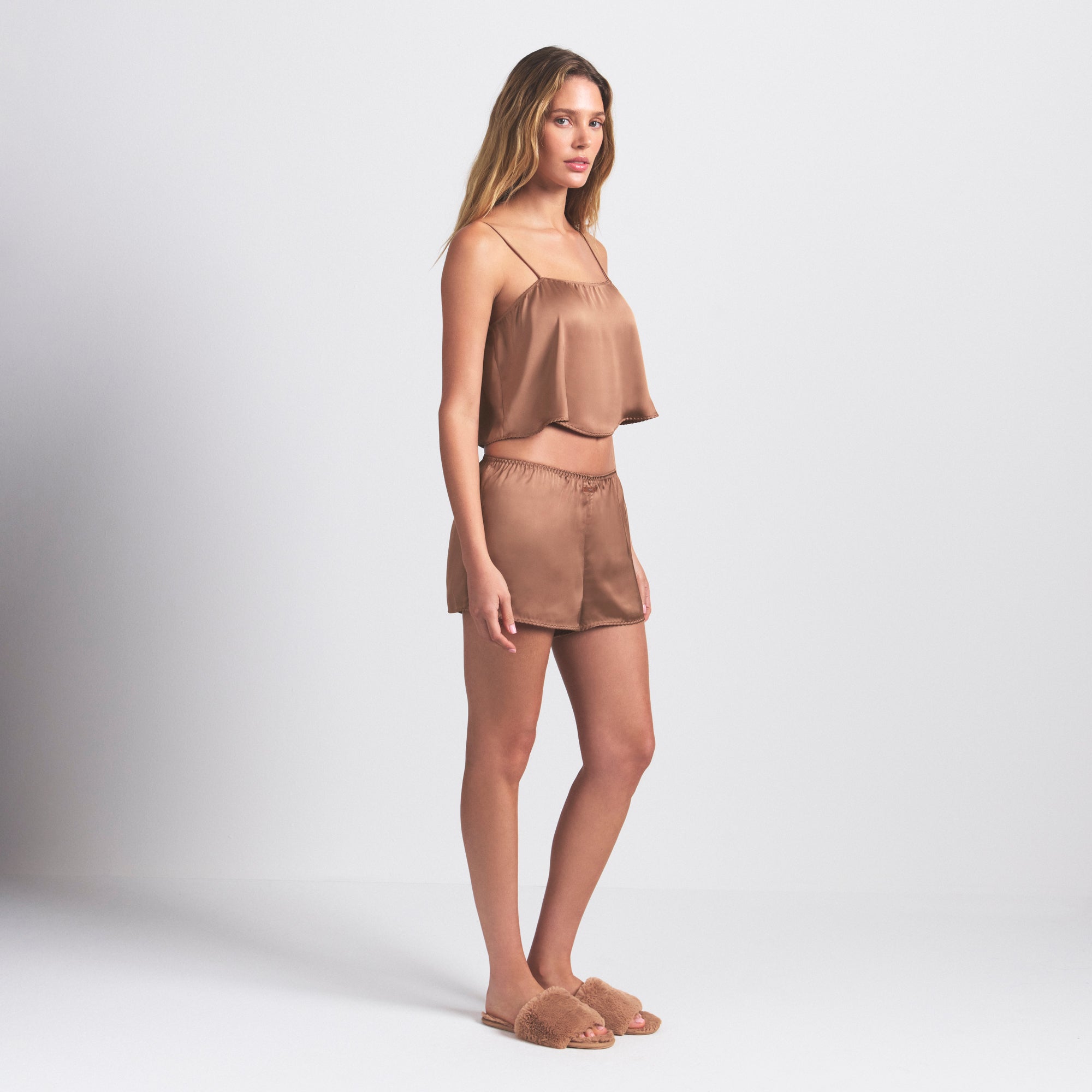 SKIMS WOVEN SHINE CAMI AND SHORT SLEEP SET | SIENNA - Sneaker Türkiye
